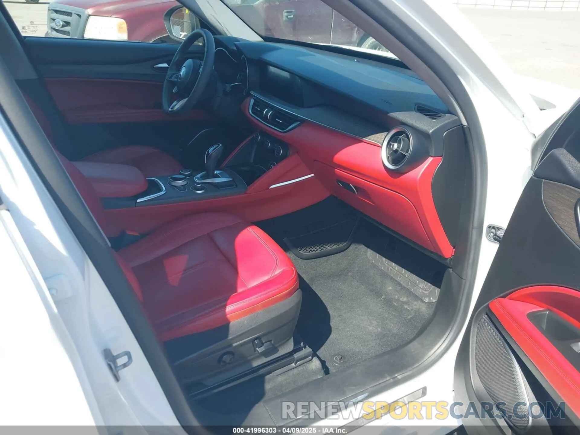 5 fotografías del automóvil dañado ZASPAKBN1M7D09576 ALFA ROMEO STELVIO 2021