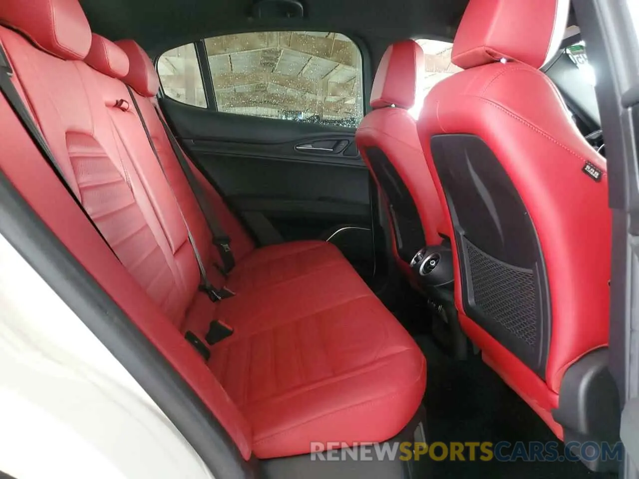 11 fotografías del automóvil dañado ZASPAJAN7N7D39940 ALFA ROMEO STELVIO 2022