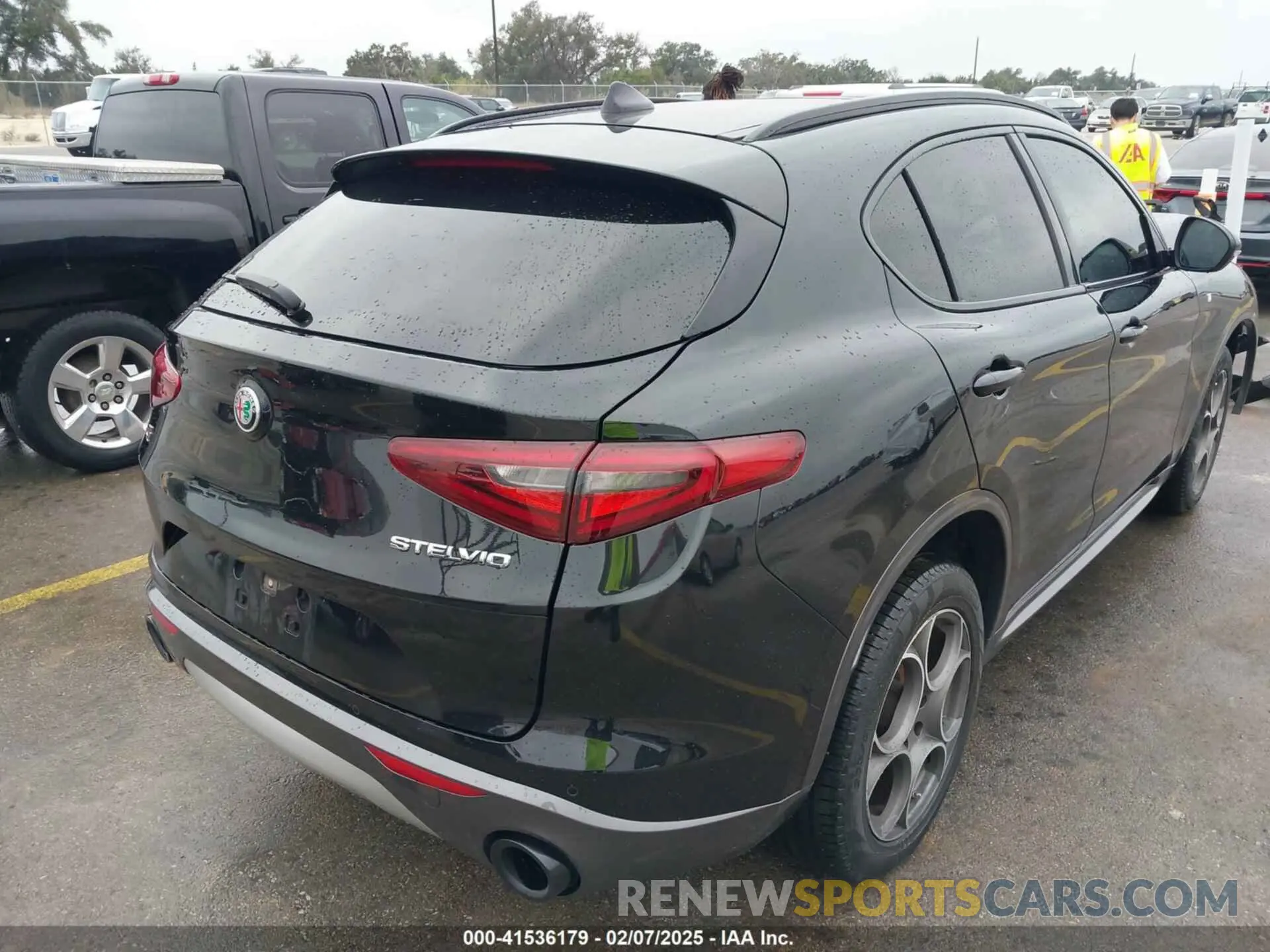4 fotografías del automóvil dañado ZASPAKBN2N7D38473 ALFA ROMEO STELVIO 2022