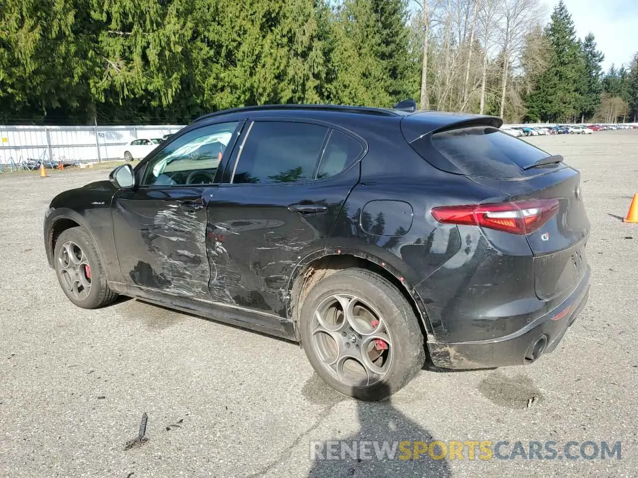 2 fotografías del automóvil dañado ZASPAKBN3N7D24856 ALFA ROMEO STELVIO 2022