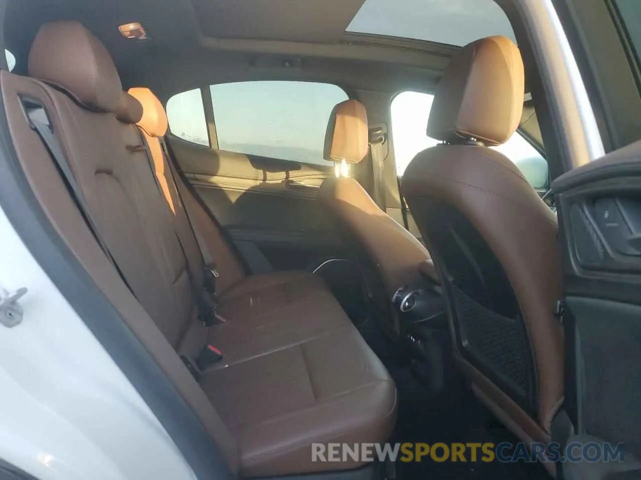 11 fotografías del automóvil dañado ZASPAKBN5N7D39875 ALFA ROMEO STELVIO 2022