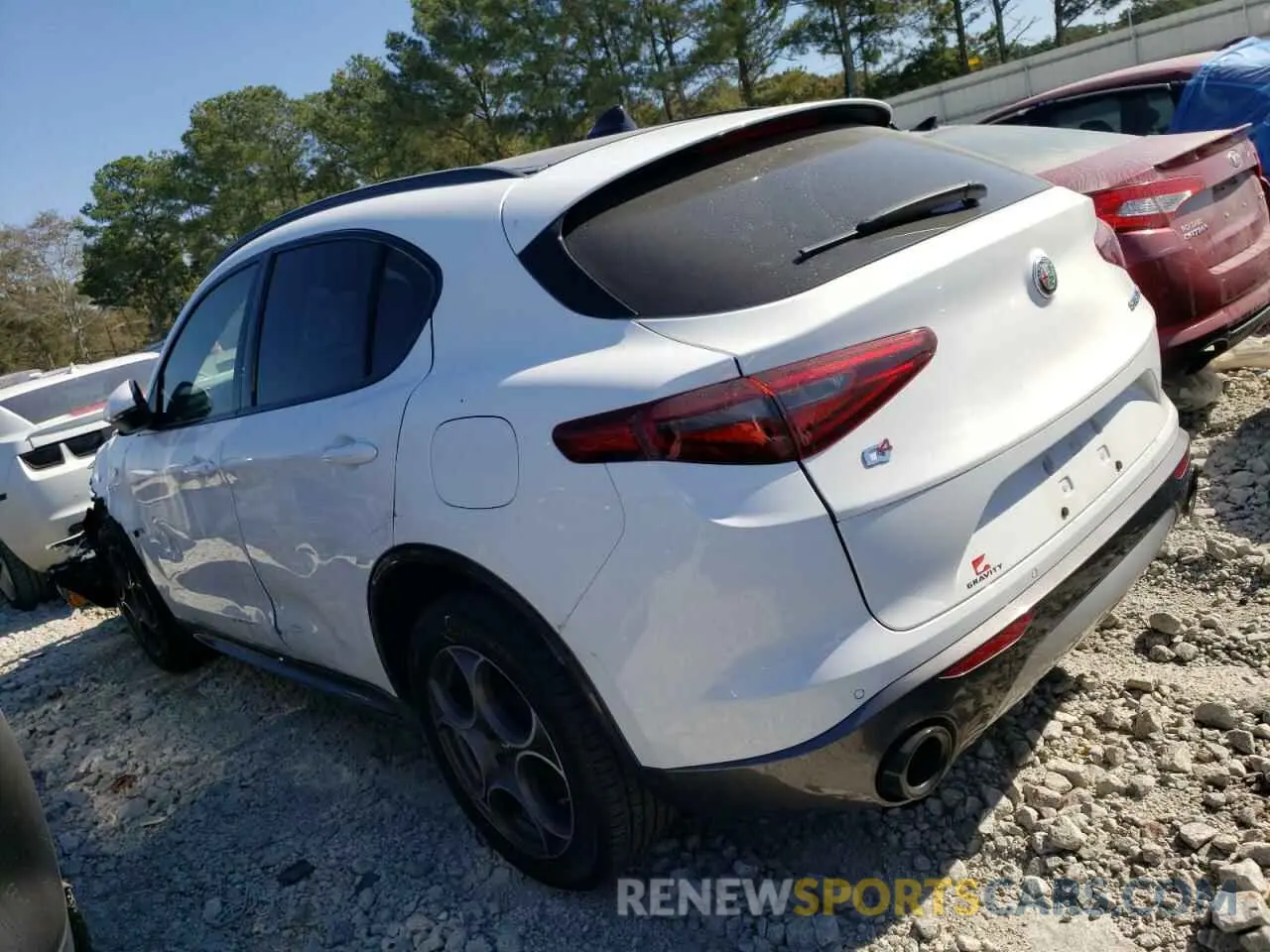 2 fotografías del automóvil dañado ZASPAKBN5N7D39875 ALFA ROMEO STELVIO 2022