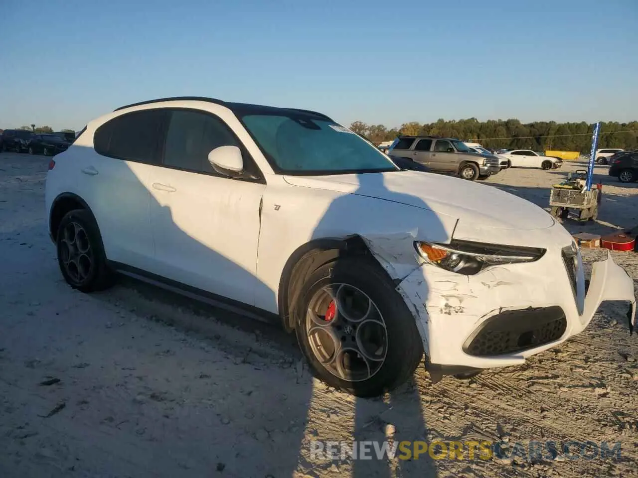 4 fotografías del automóvil dañado ZASPAKBN5N7D39875 ALFA ROMEO STELVIO 2022