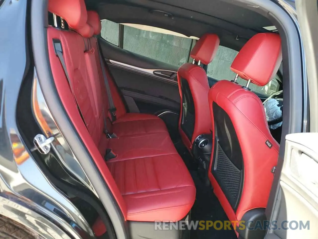 12 fotografías del automóvil dañado ZASPAKBN8N7D41653 ALFA ROMEO STELVIO 2022