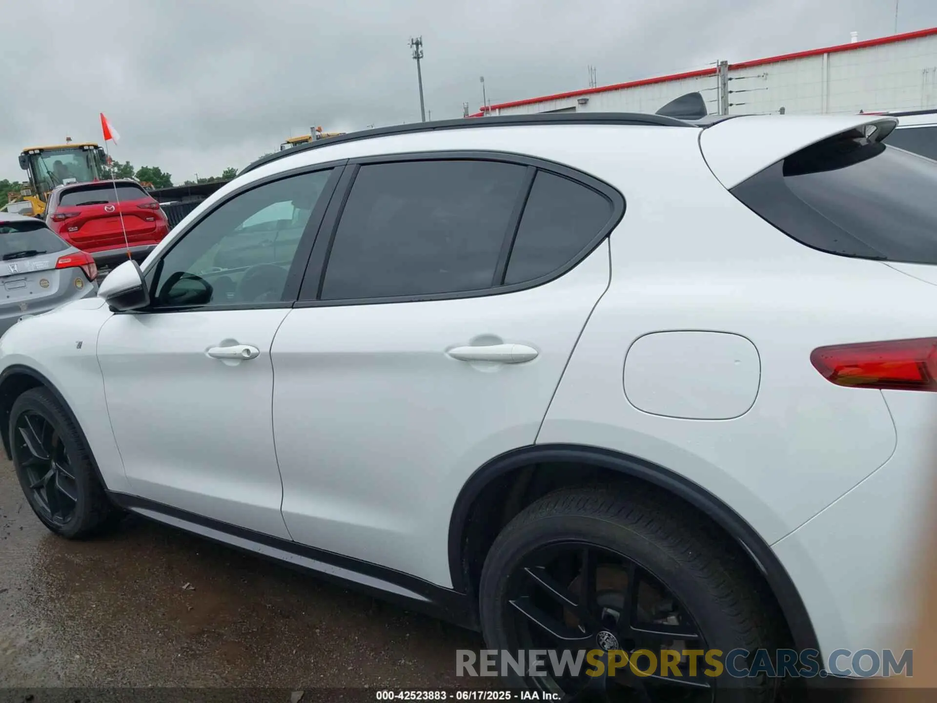 15 fotografías del automóvil dañado ZASPAKBN2P7D56698 ALFA ROMEO STELVIO 2023