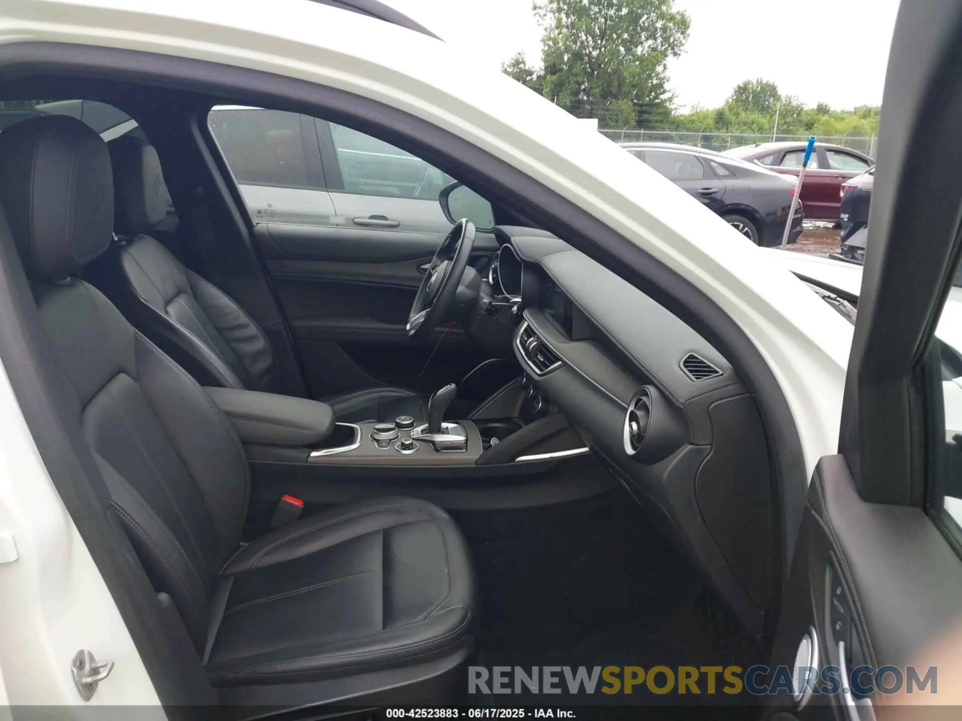 5 fotografías del automóvil dañado ZASPAKBN2P7D56698 ALFA ROMEO STELVIO 2023