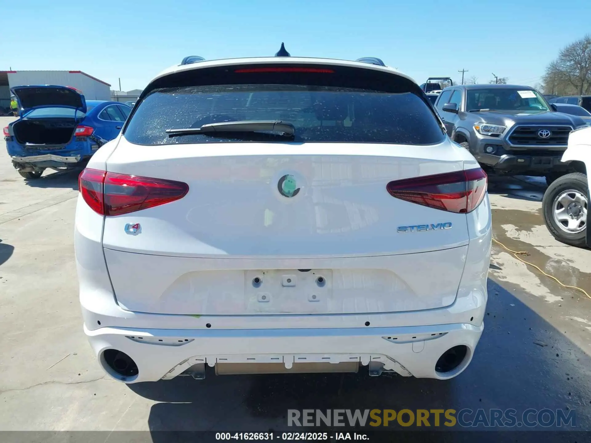17 fotografías del automóvil dañado ZASPAKBN4P7D63524 ALFA ROMEO STELVIO 2023