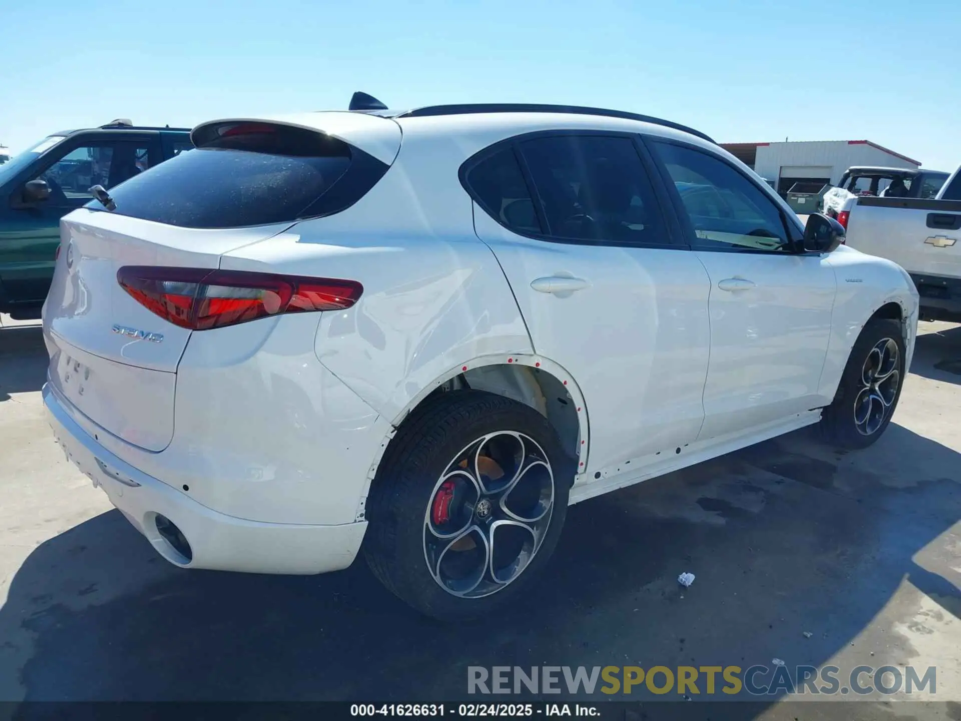 22 fotografías del automóvil dañado ZASPAKBN4P7D63524 ALFA ROMEO STELVIO 2023