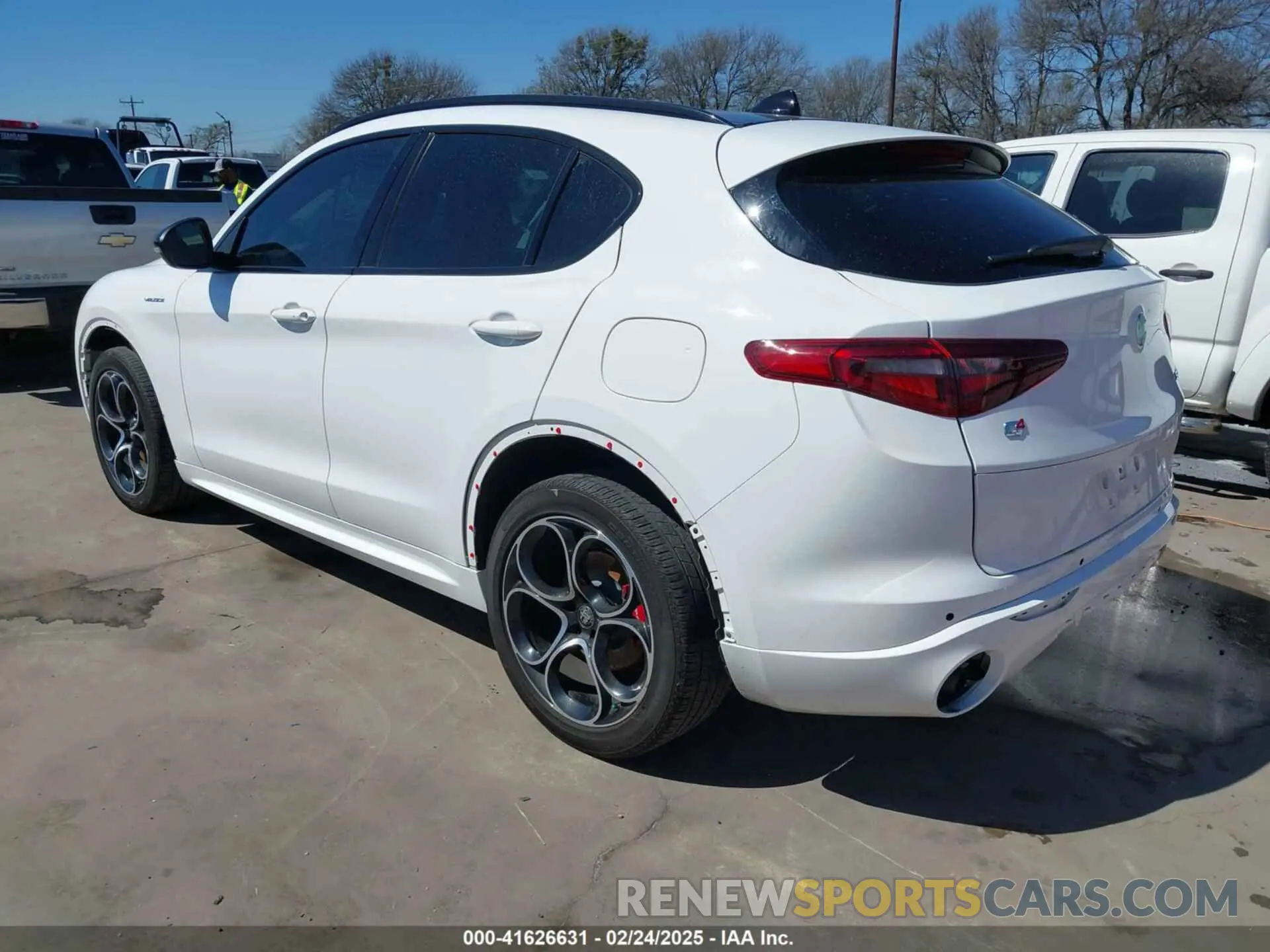 3 fotografías del automóvil dañado ZASPAKBN4P7D63524 ALFA ROMEO STELVIO 2023