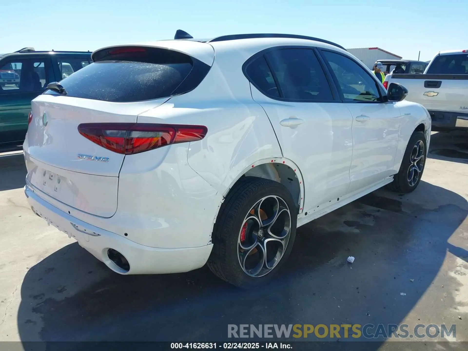 4 fotografías del automóvil dañado ZASPAKBN4P7D63524 ALFA ROMEO STELVIO 2023