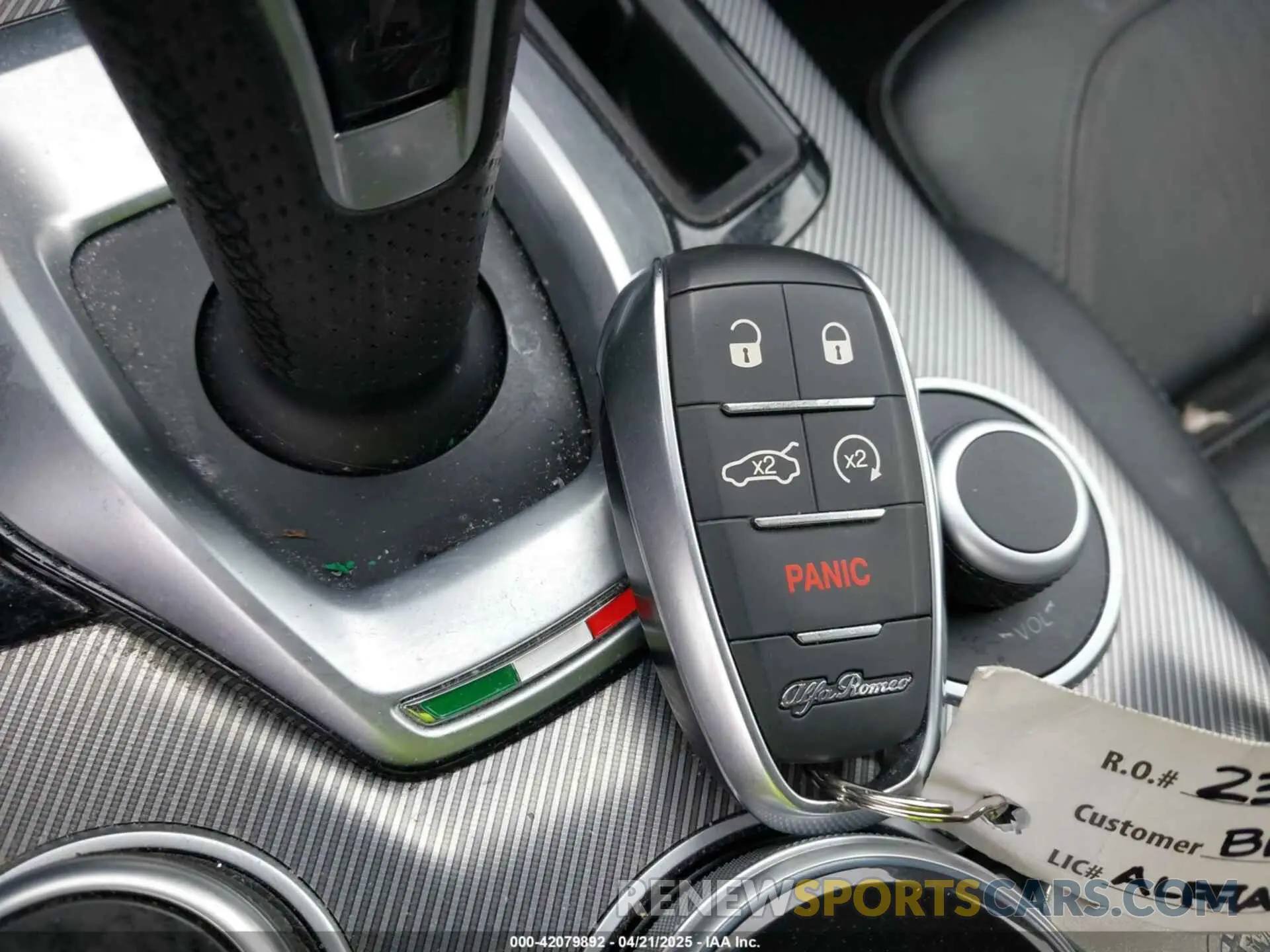 11 fotografías del automóvil dañado ZASPAKBN6P7D49639 ALFA ROMEO STELVIO 2023