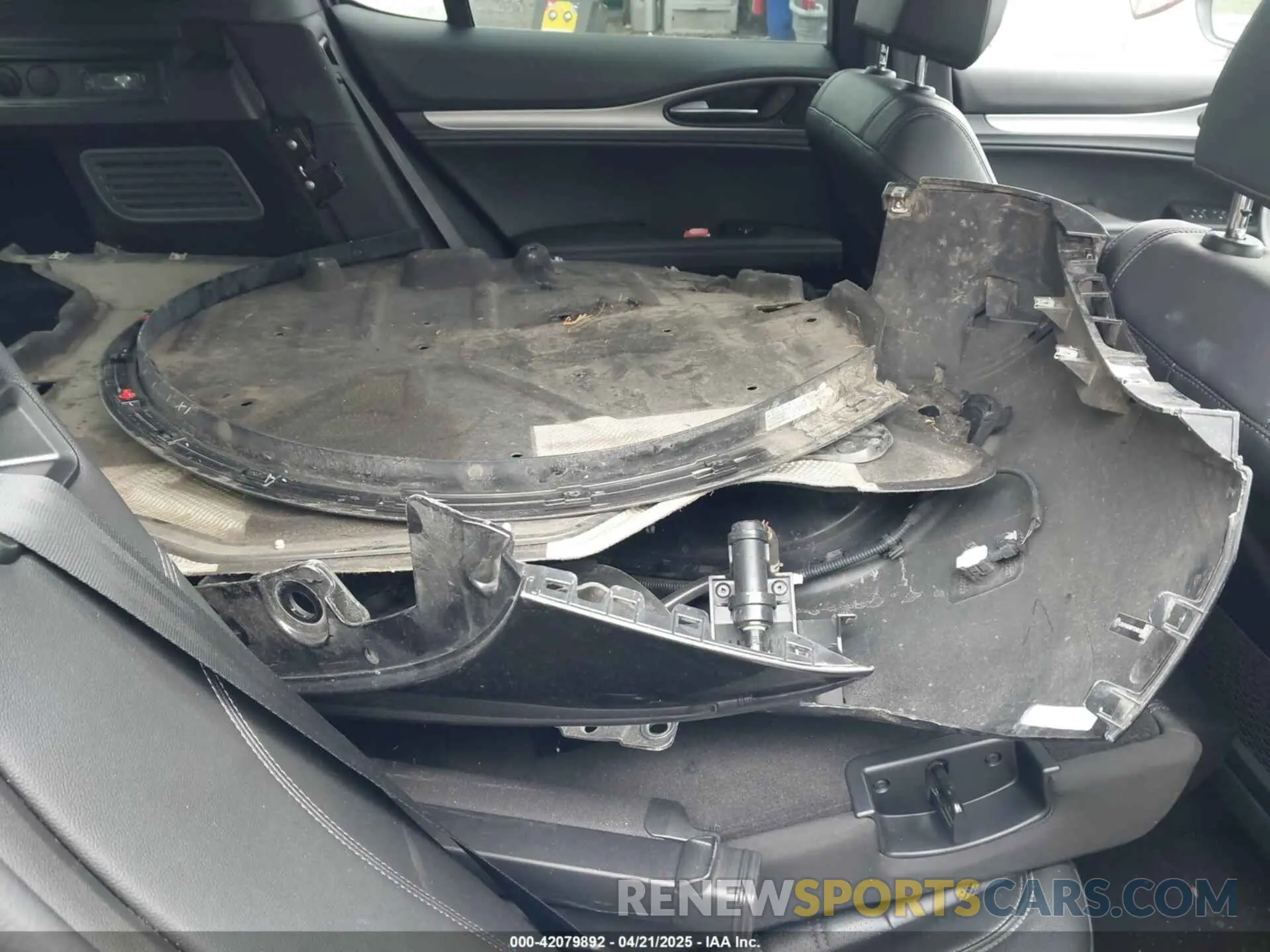 8 fotografías del automóvil dañado ZASPAKBN6P7D49639 ALFA ROMEO STELVIO 2023