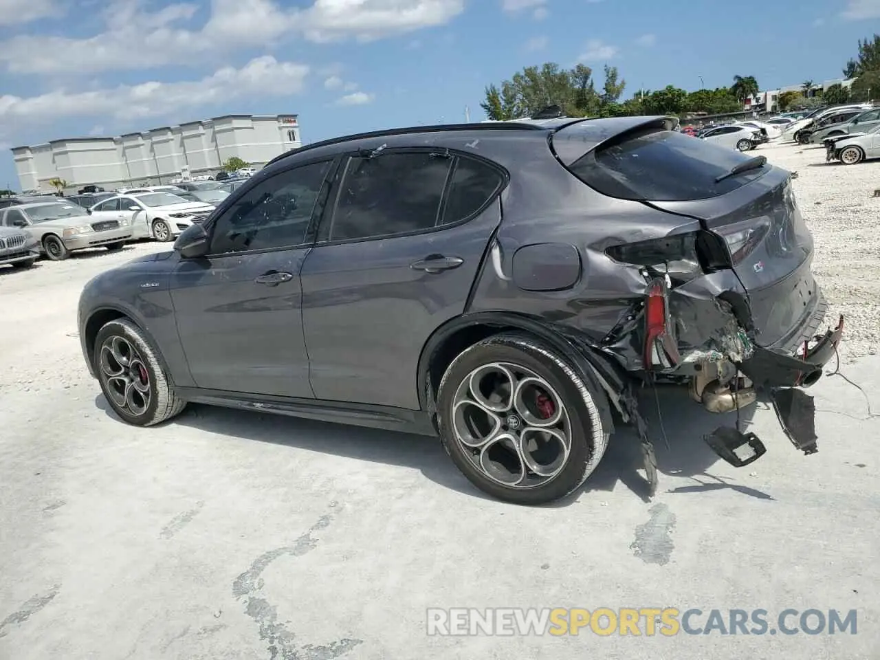 2 fotografías del automóvil dañado ZASPAKBN0R7D75236 ALFA ROMEO STELVIO 2024