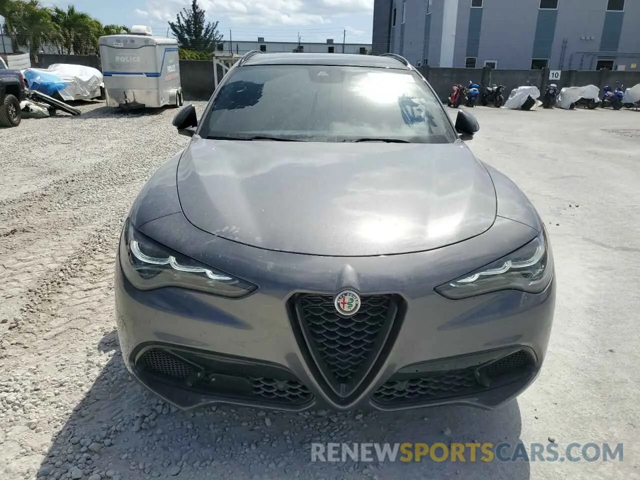 5 fotografías del automóvil dañado ZASPAKBN0R7D75236 ALFA ROMEO STELVIO 2024