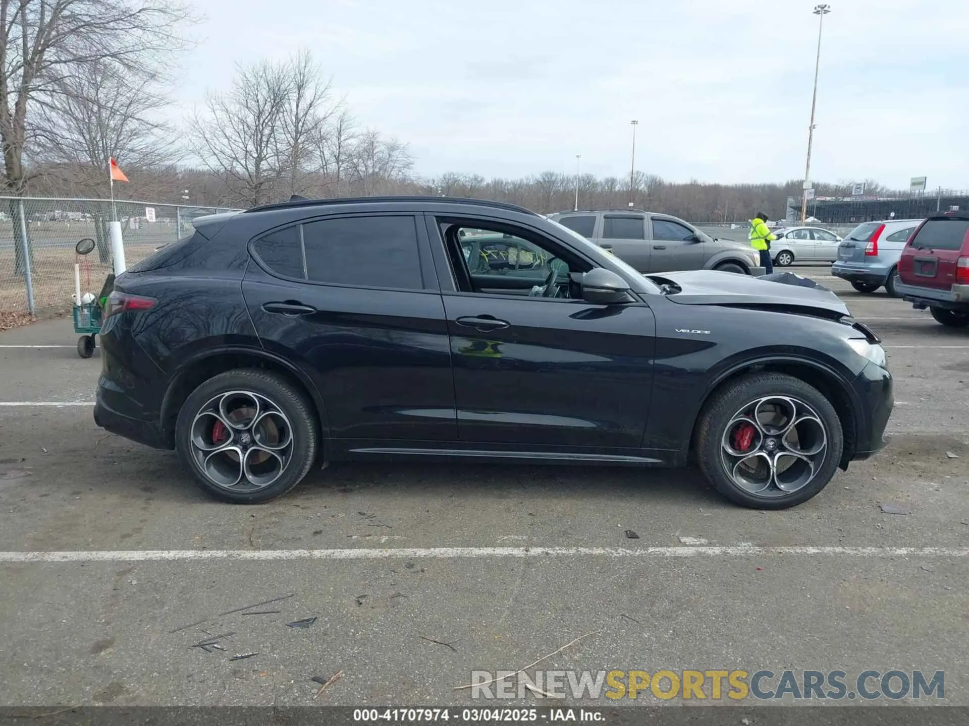 12 fotografías del automóvil dañado ZASPAKBN3R7D74078 ALFA ROMEO STELVIO 2024