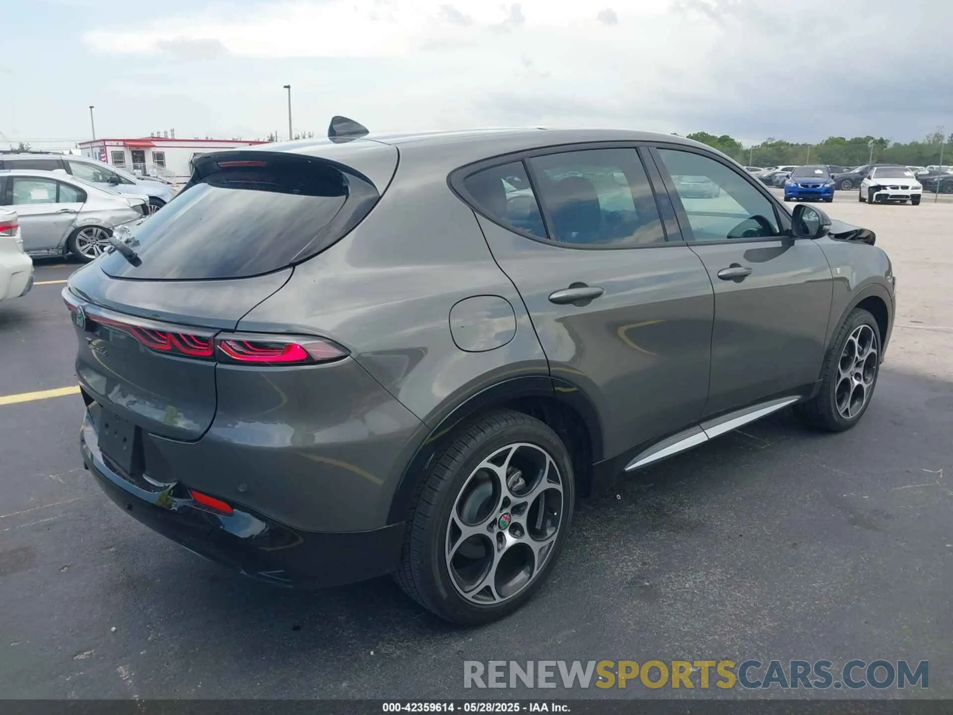 4 fotografías del automóvil dañado ZASPATCW9R3031941 ALFA ROMEO TONALE 2024
