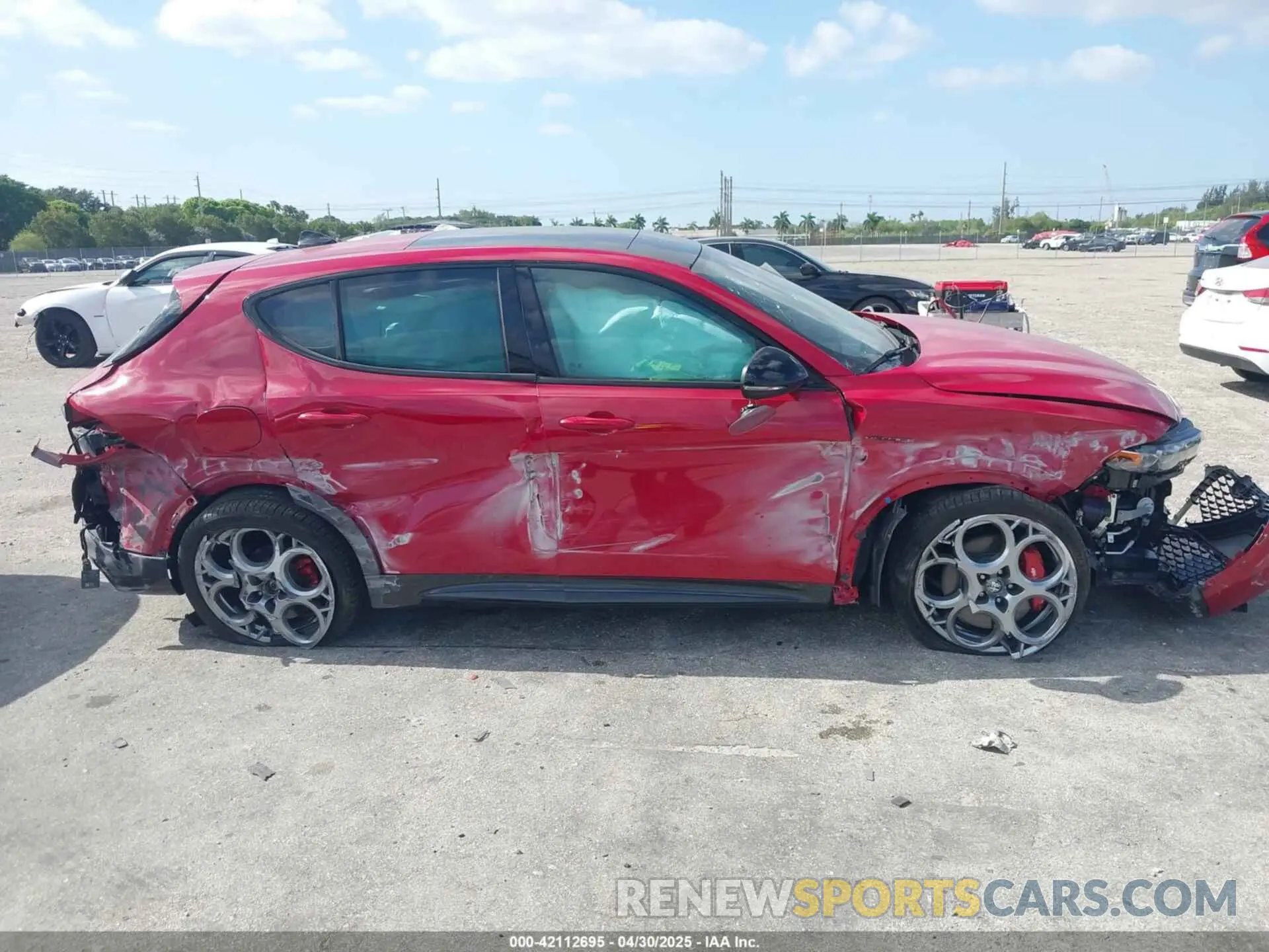 13 fotografías del automóvil dañado ZASPATDW3R3059300 ALFA ROMEO TONALE 2024
