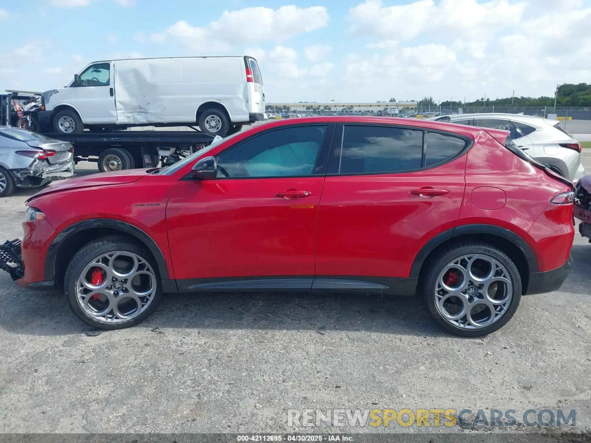 14 fotografías del automóvil dañado ZASPATDW3R3059300 ALFA ROMEO TONALE 2024