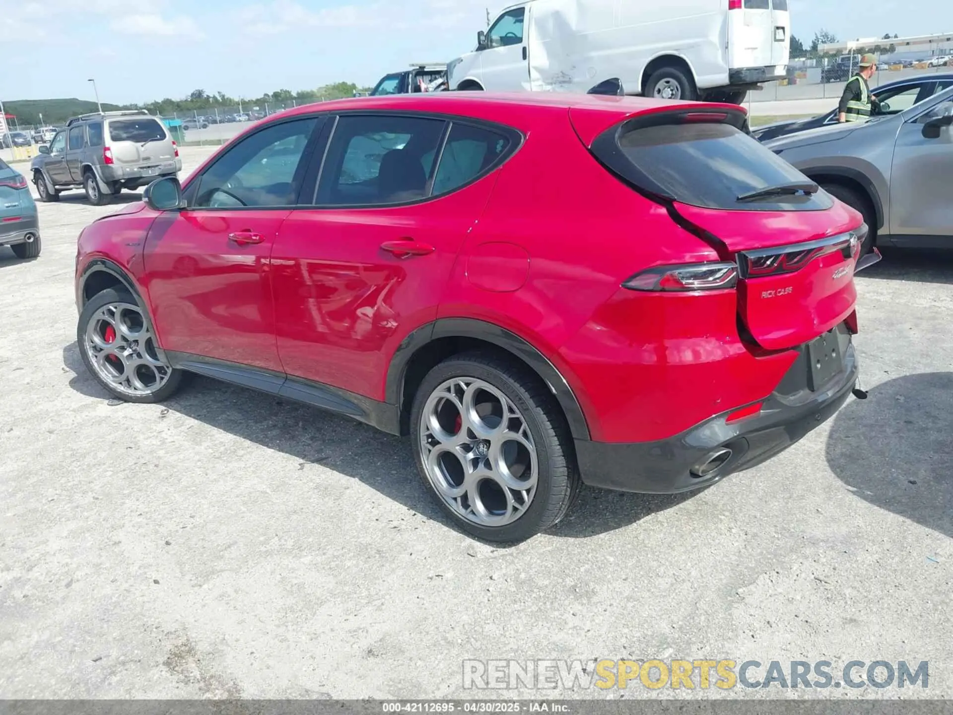 3 fotografías del automóvil dañado ZASPATDW3R3059300 ALFA ROMEO TONALE 2024