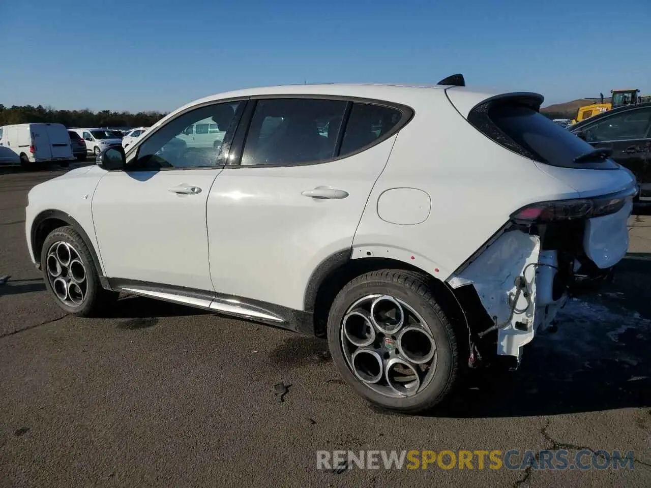 2 fotografías del automóvil dañado ZASPATCW4R3083736 ALFA ROMEO TONALE TI 2024