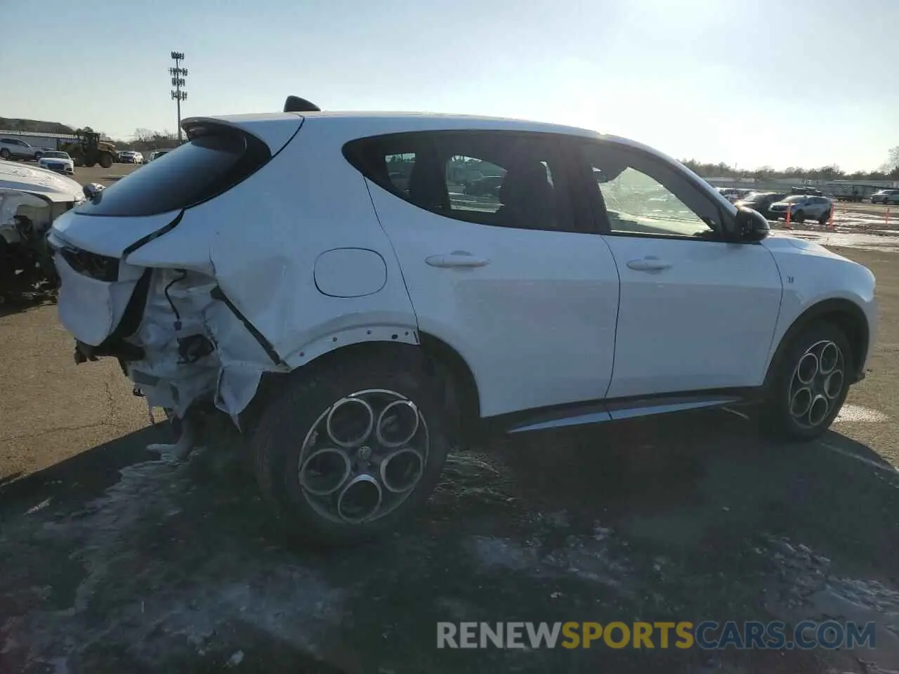 3 fotografías del automóvil dañado ZASPATCW4R3083736 ALFA ROMEO TONALE TI 2024