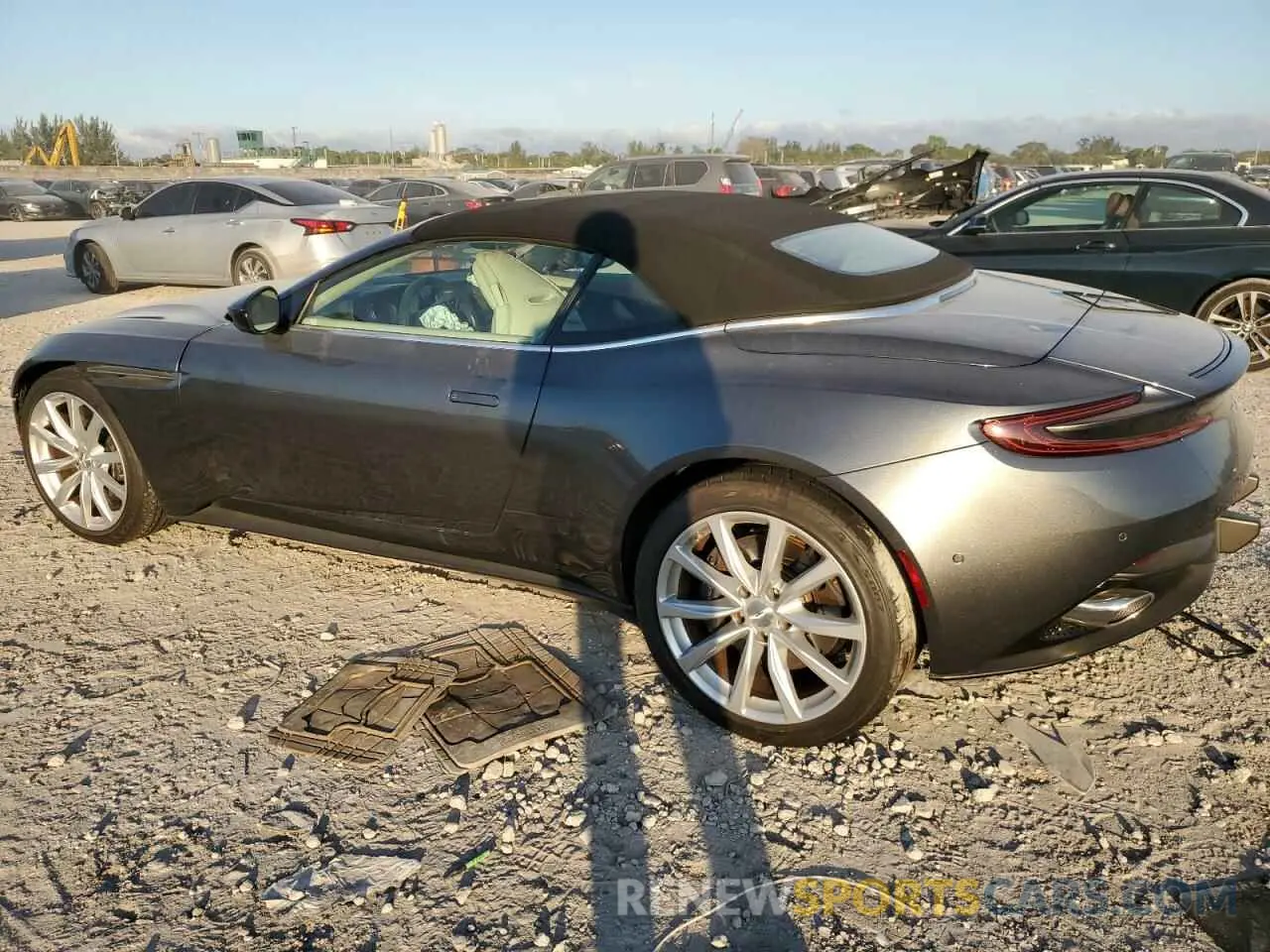 2 fotografías del automóvil dañado SCFRMFCWXKGM06894 ASTON MARTIN ALL MODELS 2019