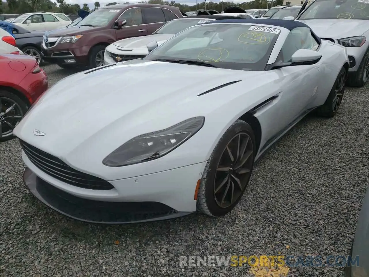 2 fotografías del automóvil dañado SCFRMFCWXLGM09618 ASTON MARTIN ALL MODELS 2020