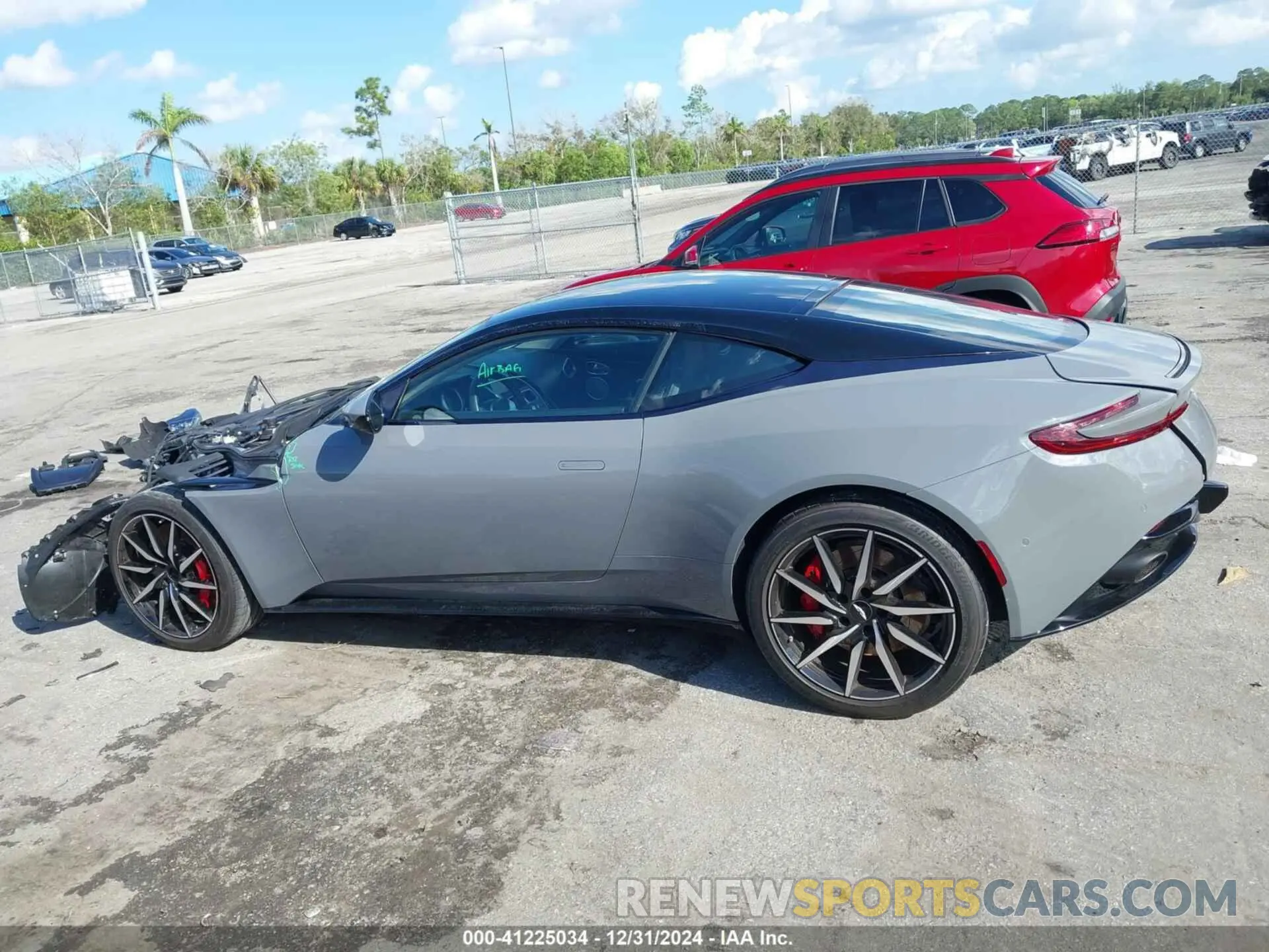 15 fotografías del automóvil dañado SCFRMFAW5LGL09977 ASTON MARTIN DB11 2020