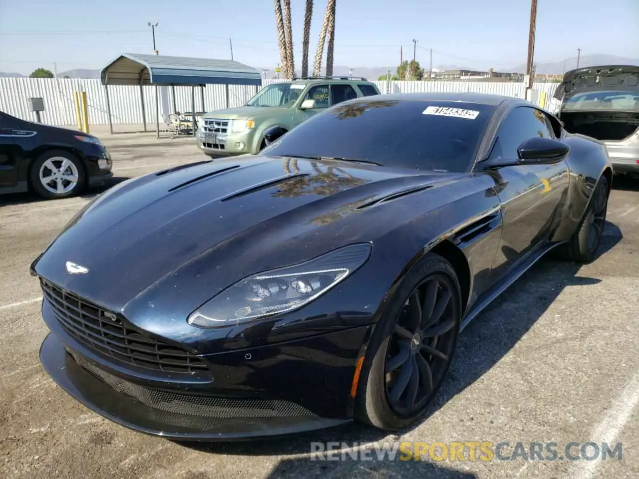 2 fotografías del automóvil dañado SCFRMFEV0LGL09631 ASTON MARTIN DB11 AMR 2020