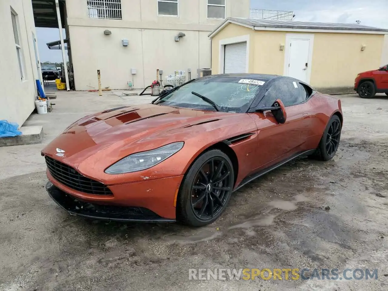 2 fotografías del automóvil dañado SCFRMFEV7LGL09075 ASTON MARTIN DB11 AMR 2020