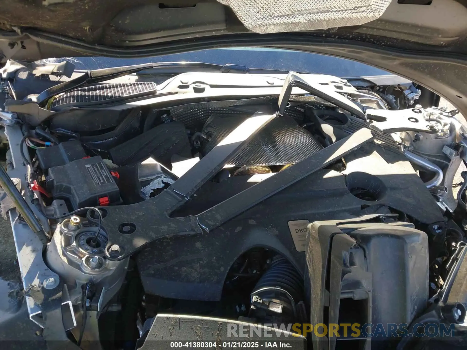 10 fotografías del automóvil dañado SCFRMFGWXRGM13607 ASTON MARTIN DB12 2024