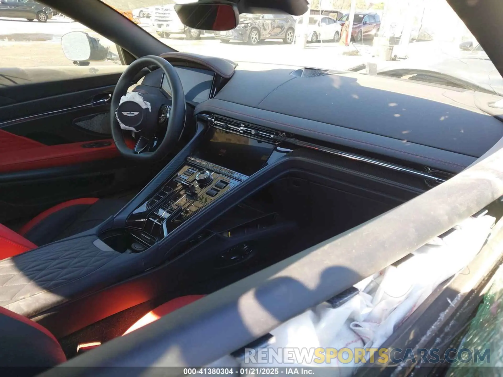 5 fotografías del automóvil dañado SCFRMFGWXRGM13607 ASTON MARTIN DB12 2024