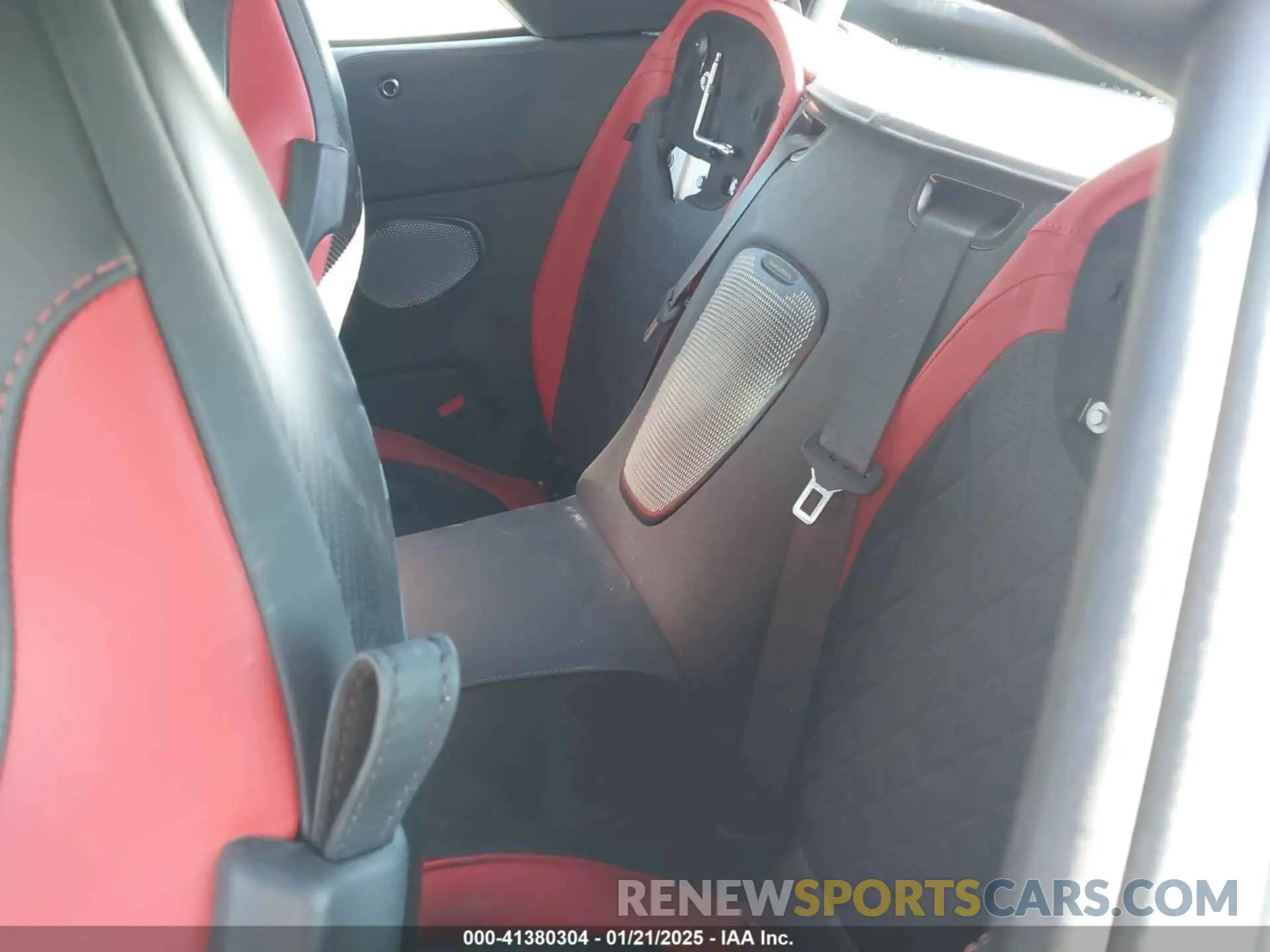 8 fotografías del automóvil dañado SCFRMFGWXRGM13607 ASTON MARTIN DB12 2024