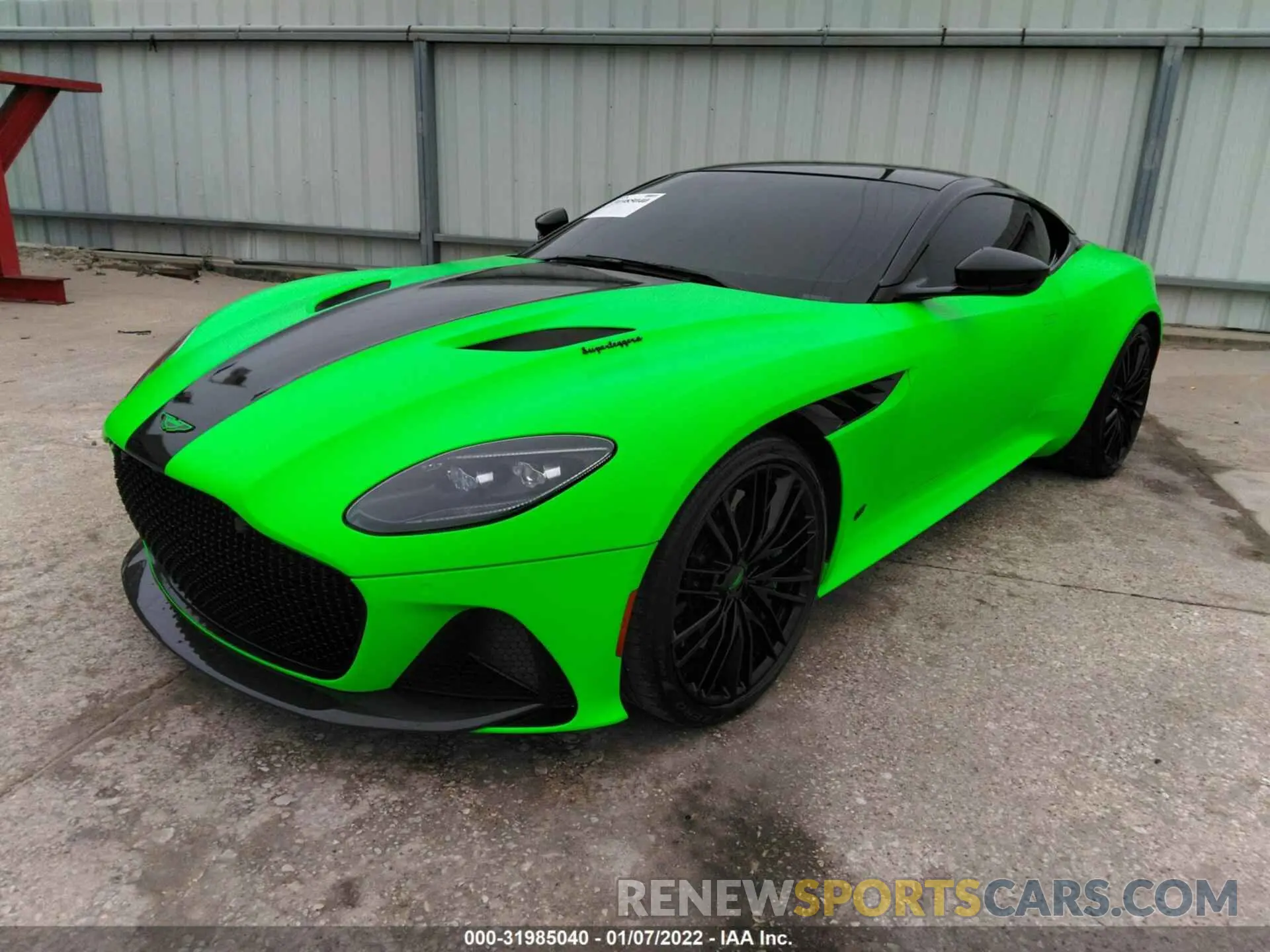 2 fotografías del automóvil dañado SCFRMHAV7LGR02193 ASTON MARTIN DBS 2020