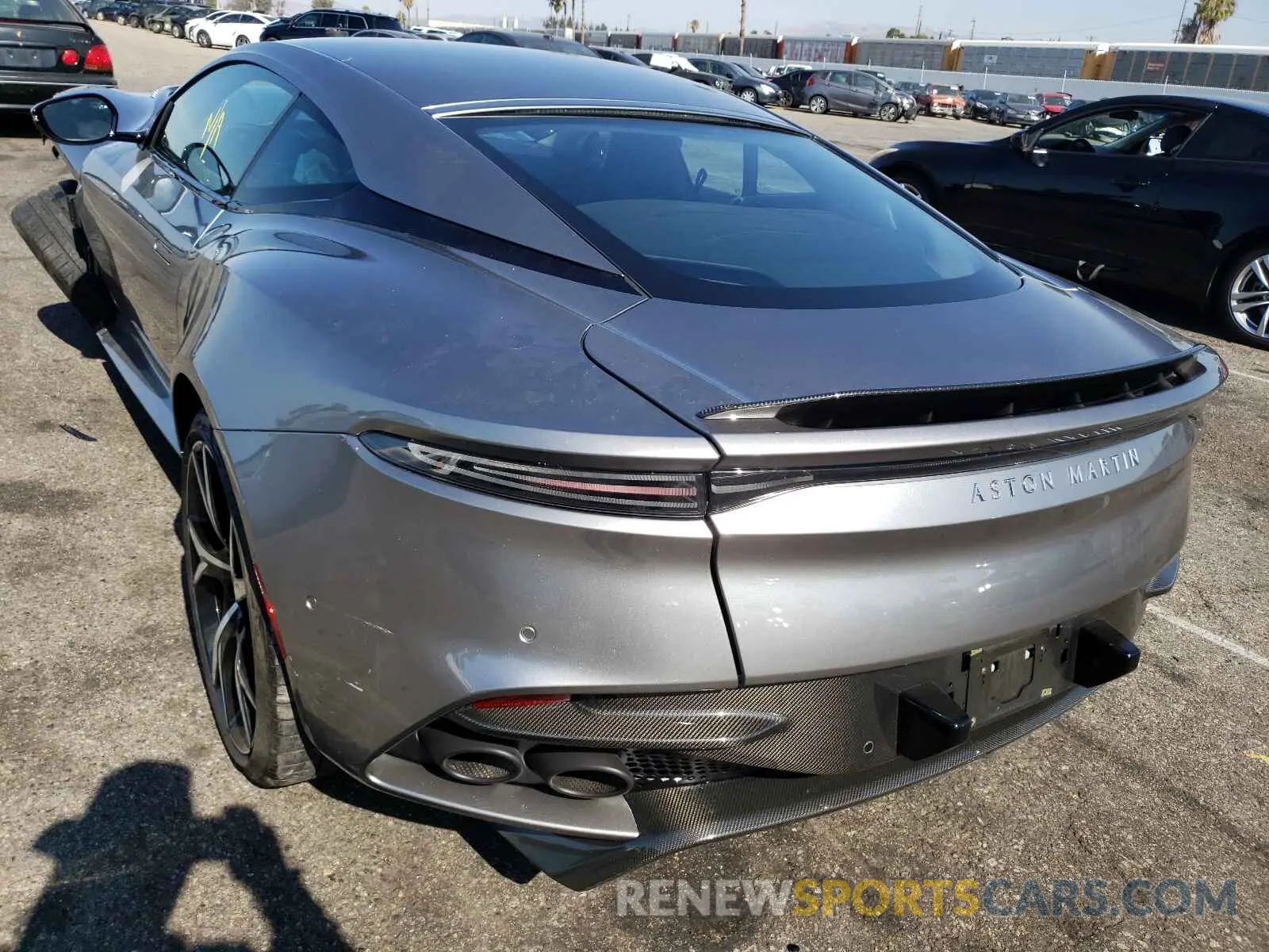 3 fotografías del automóvil dañado SCFRMHAV9KGR00914 ASTON MARTIN DBS SUPERL 2019