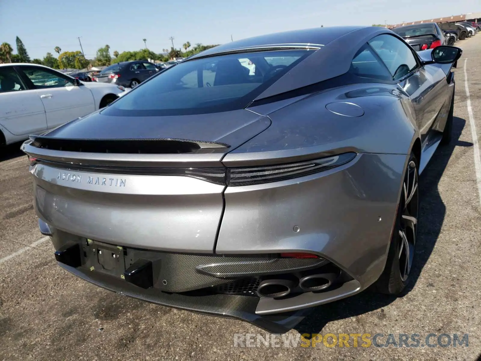 4 fotografías del automóvil dañado SCFRMHAV9KGR00914 ASTON MARTIN DBS SUPERL 2019