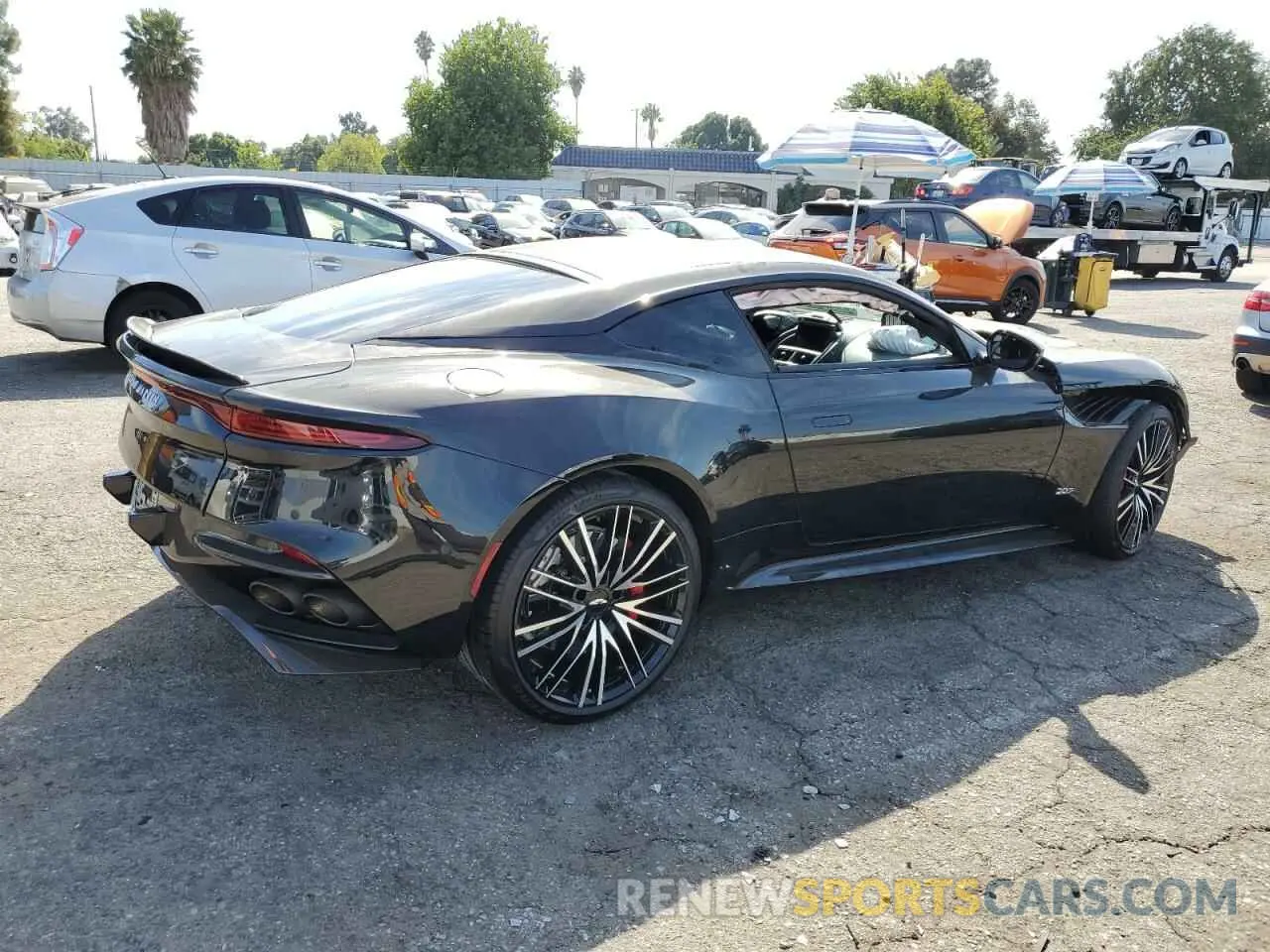 3 fotografías del automóvil dañado SCFRMHAV7LGR02212 ASTON MARTIN DBS SUPERL 2020
