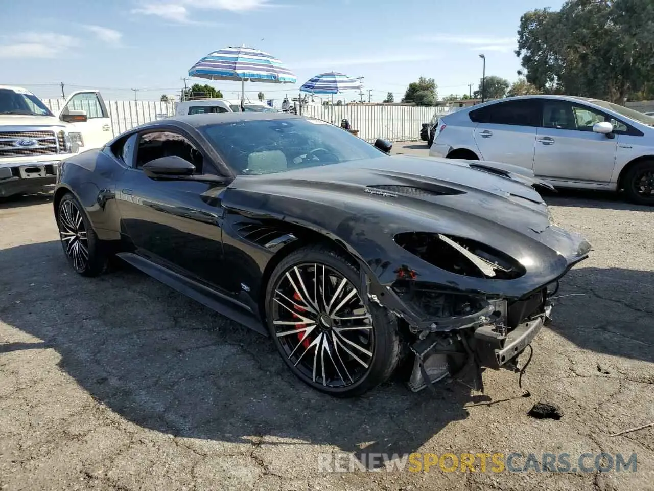 4 fotografías del automóvil dañado SCFRMHAV7LGR02212 ASTON MARTIN DBS SUPERL 2020
