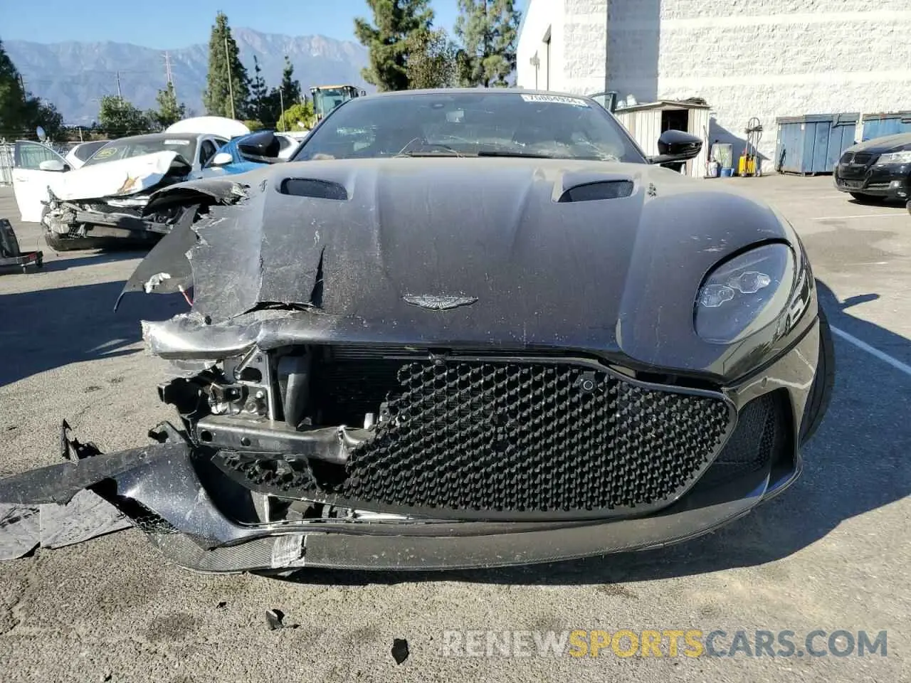 5 fotografías del automóvil dañado SCFRMHAVXMGR02478 ASTON MARTIN DBS SUPERL 2021