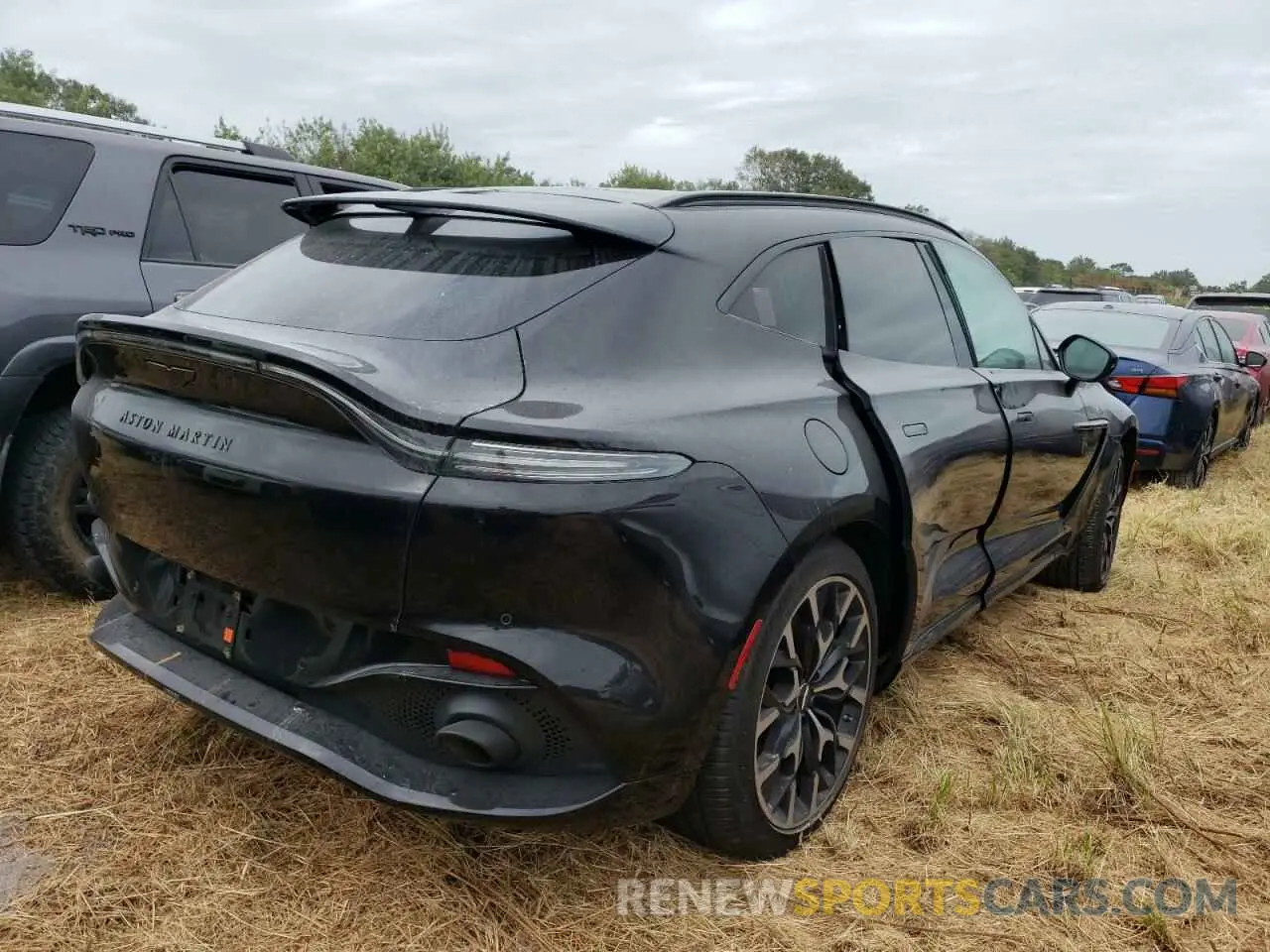 4 fotografías del automóvil dañado SCFVUJAW7MTV03128 ASTON MARTIN DBX 2021