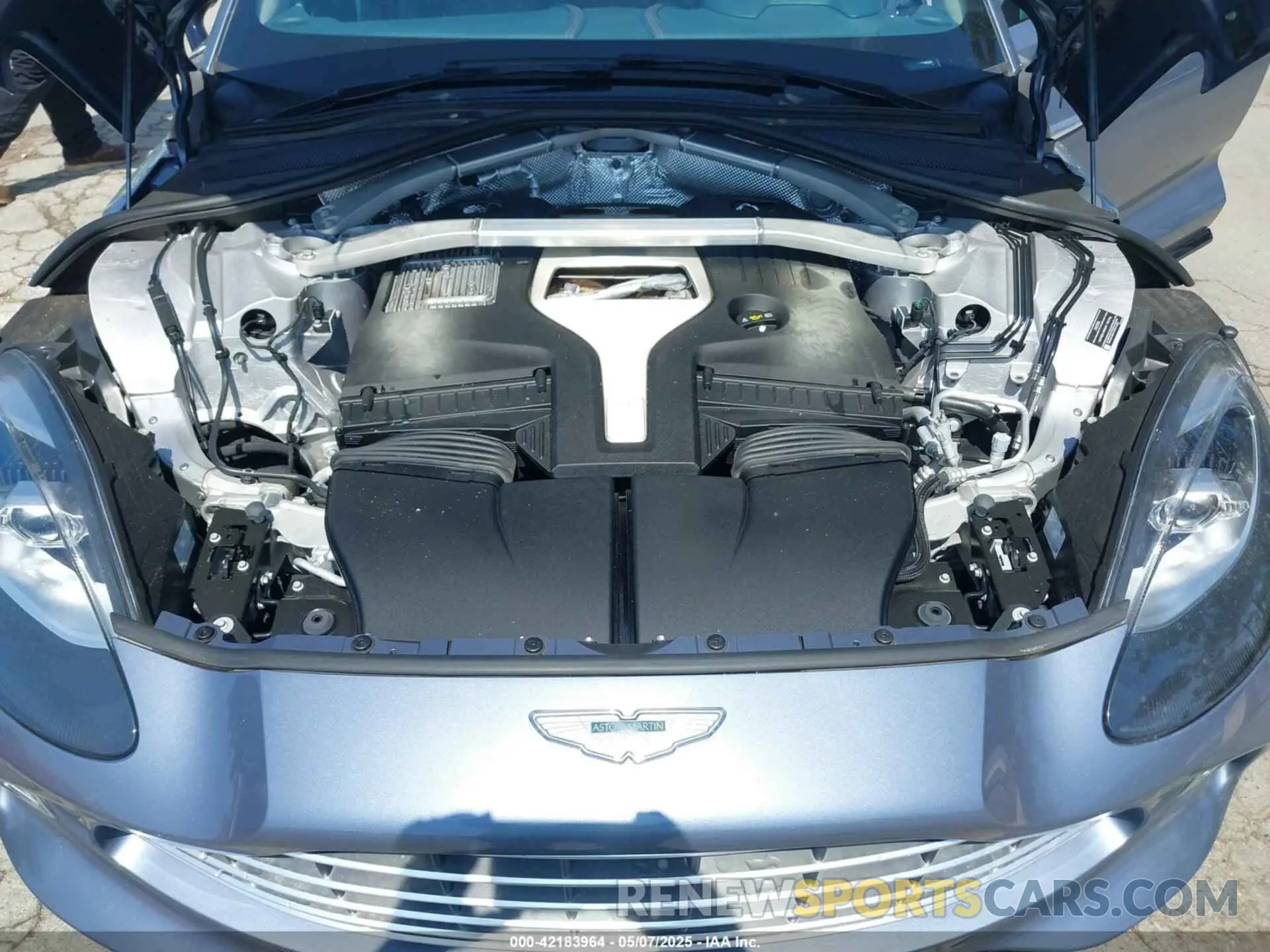 10 fotografías del automóvil dañado SCFVUJAW8MTV02568 ASTON MARTIN DBX 2021