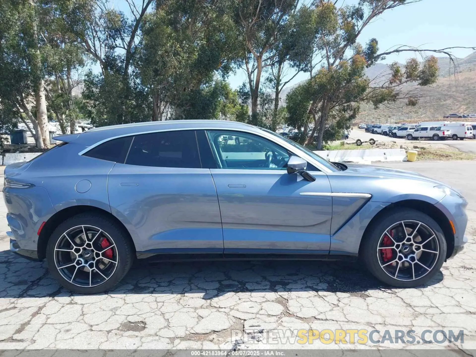 13 fotografías del automóvil dañado SCFVUJAW8MTV02568 ASTON MARTIN DBX 2021