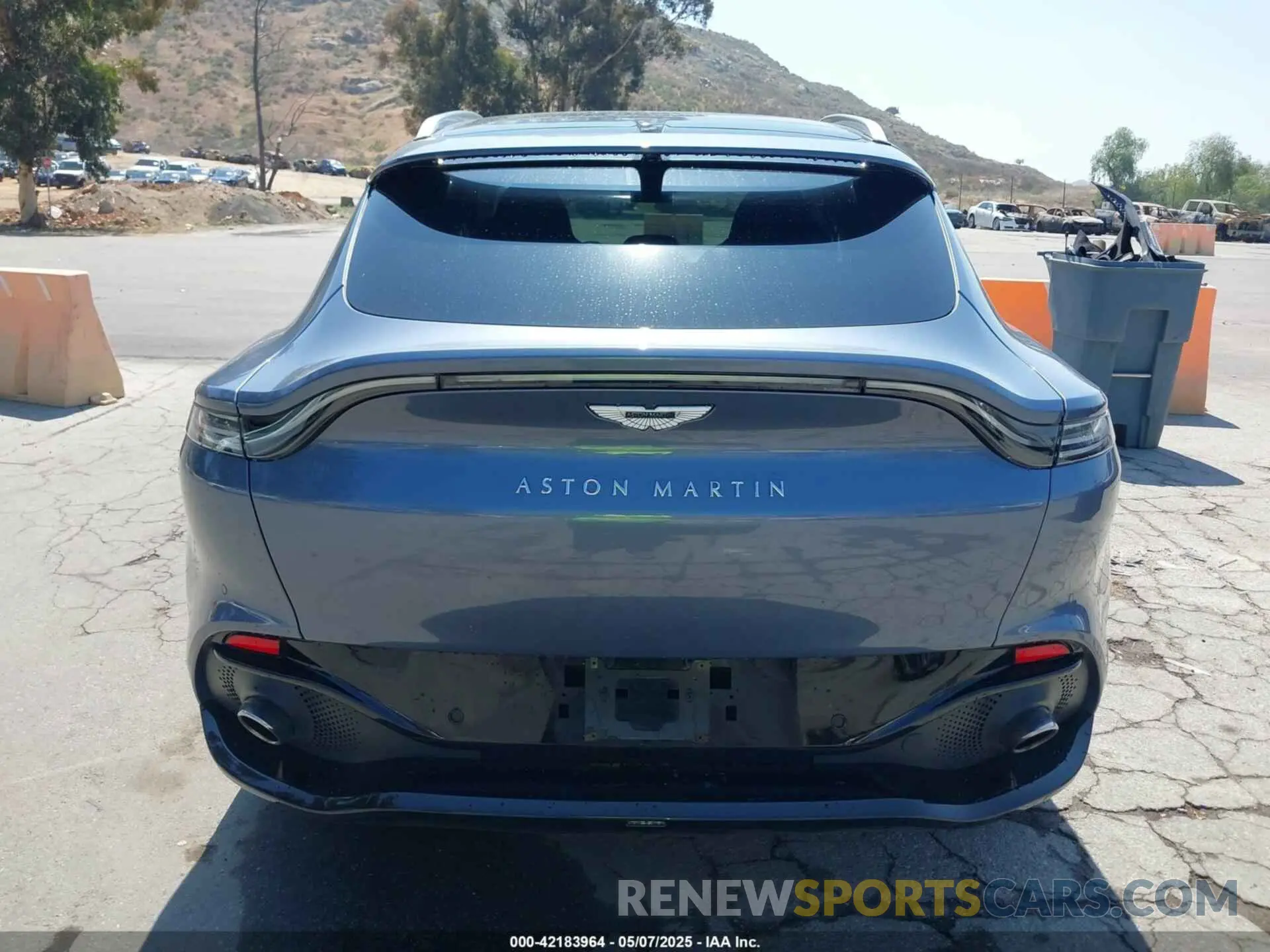 16 fotografías del automóvil dañado SCFVUJAW8MTV02568 ASTON MARTIN DBX 2021