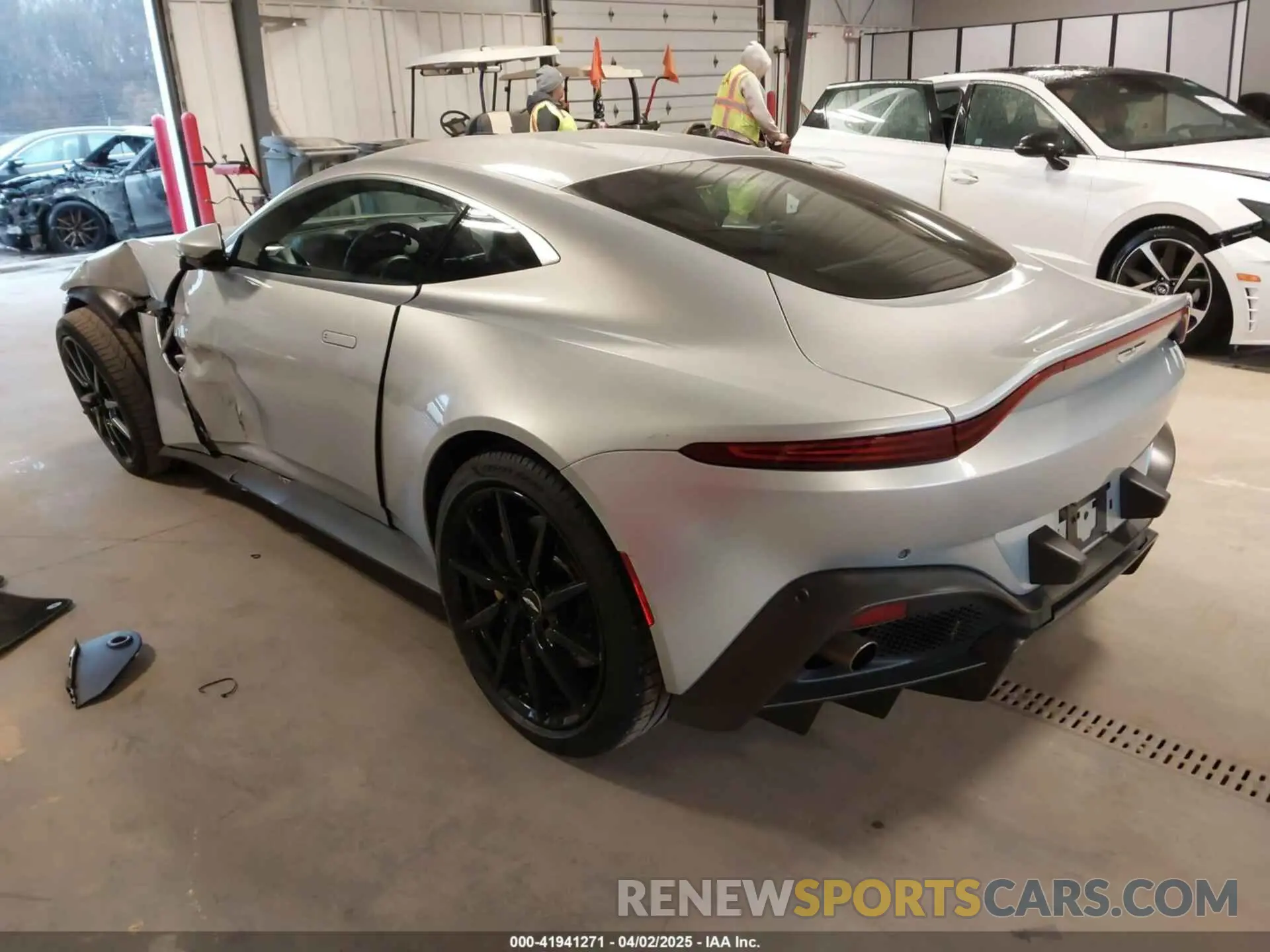 3 fotografías del automóvil dañado SCFSMGAW3LGN02877 ASTON MARTIN VANTAGE 2020