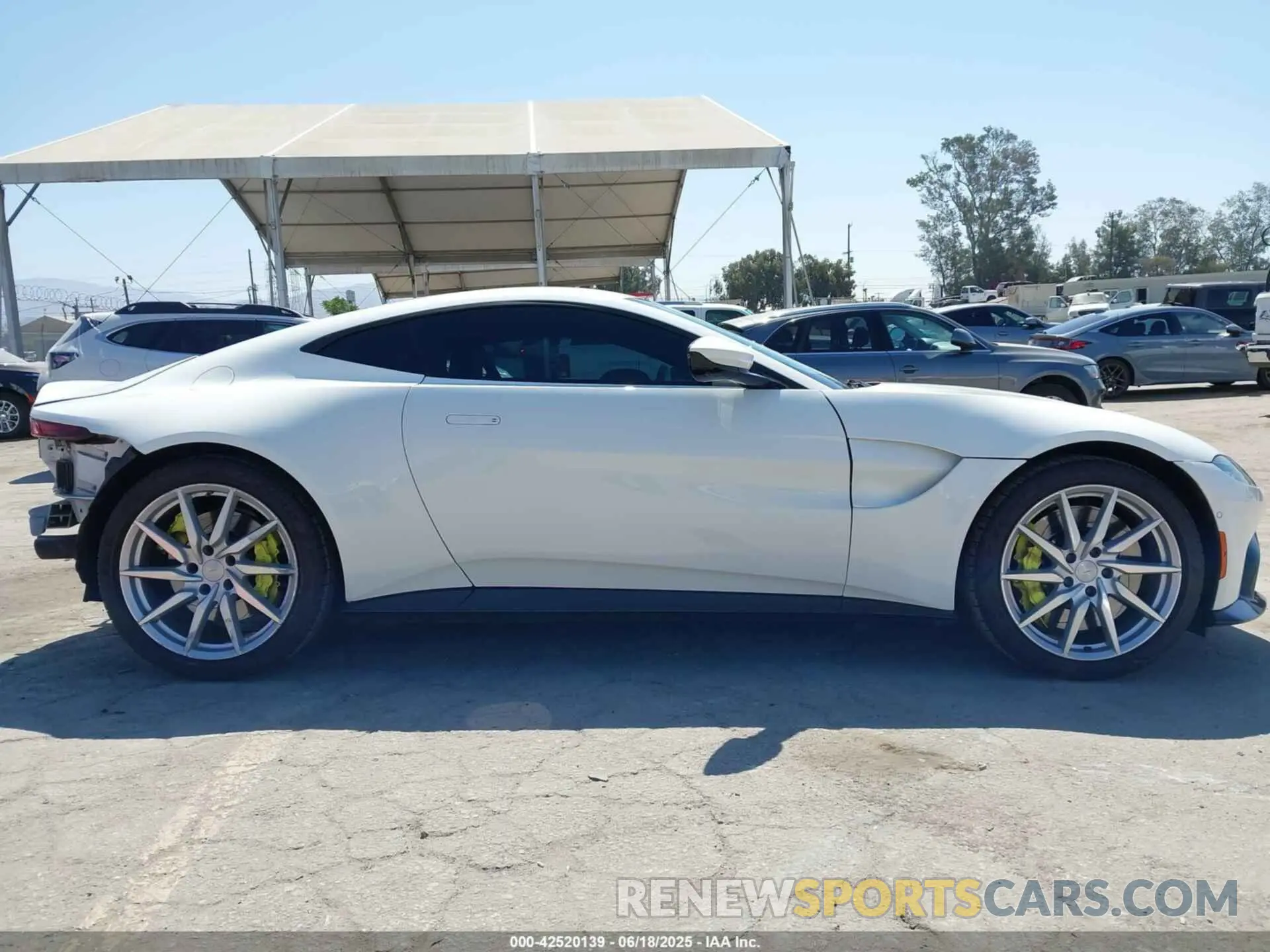 14 fotografías del automóvil dañado SCFSMGAW6LGN03294 ASTON MARTIN VANTAGE 2020