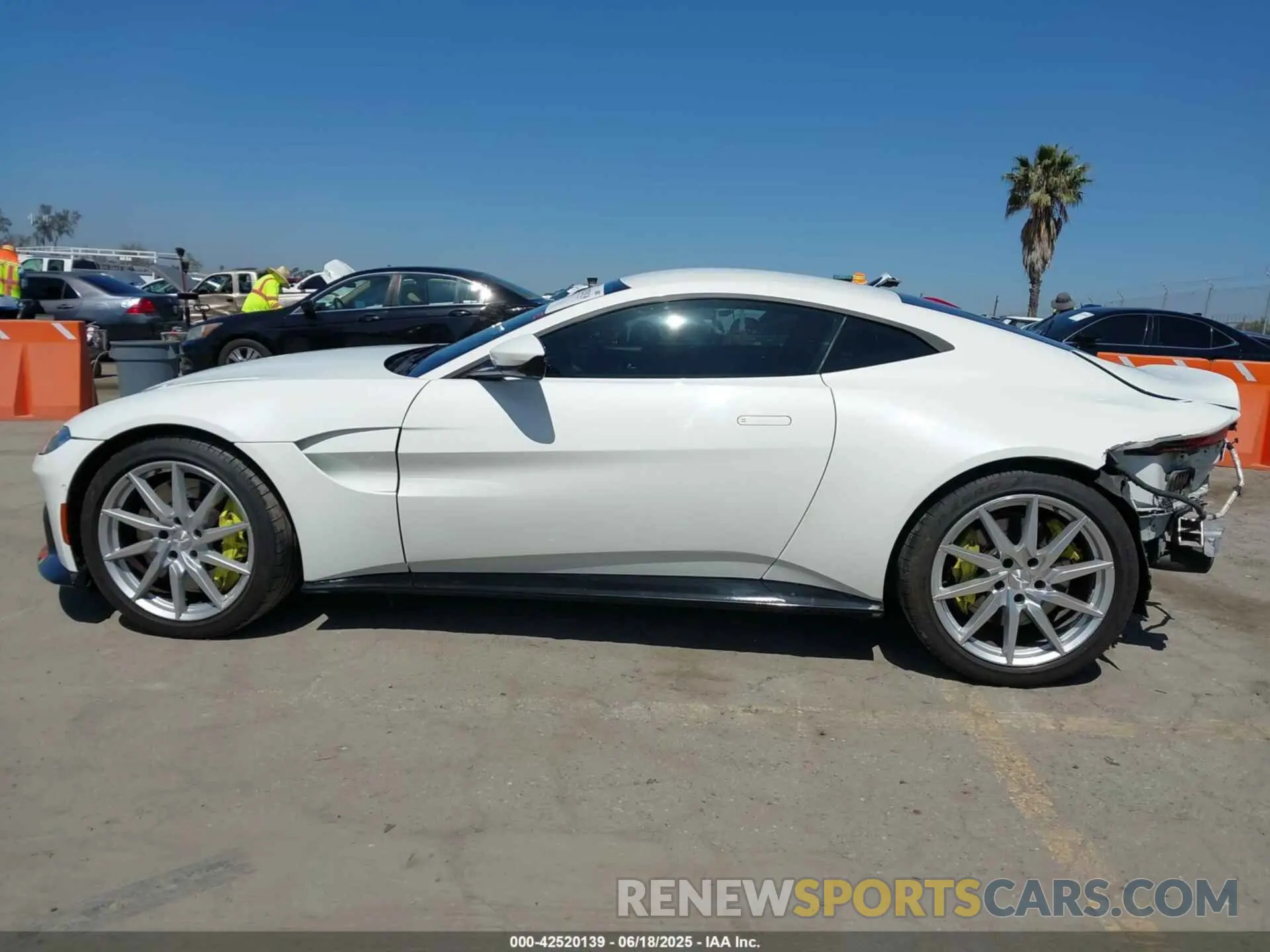 15 fotografías del automóvil dañado SCFSMGAW6LGN03294 ASTON MARTIN VANTAGE 2020