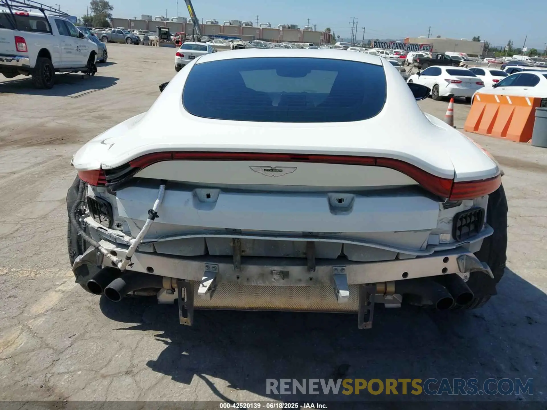 17 fotografías del automóvil dañado SCFSMGAW6LGN03294 ASTON MARTIN VANTAGE 2020