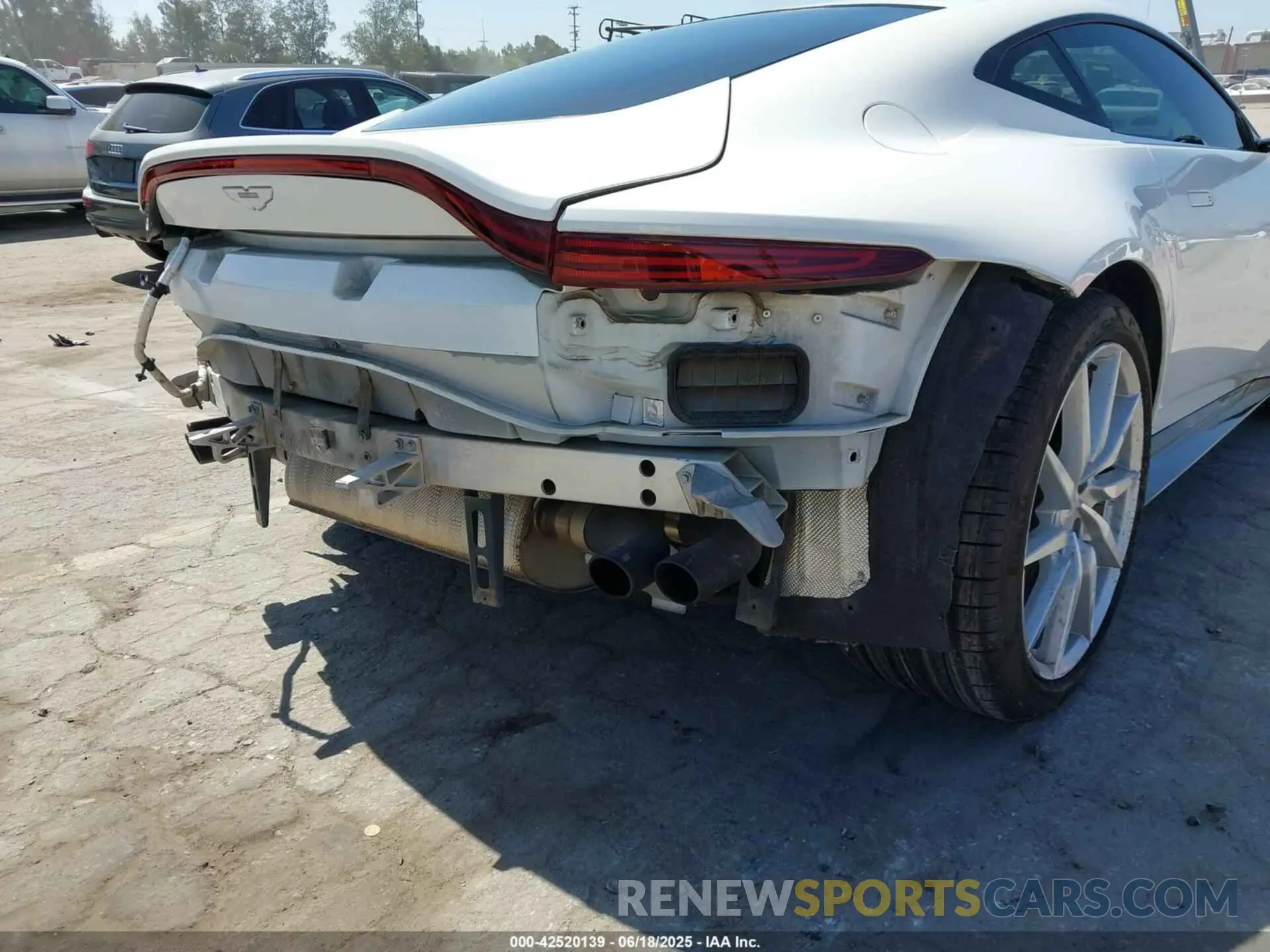 18 fotografías del automóvil dañado SCFSMGAW6LGN03294 ASTON MARTIN VANTAGE 2020