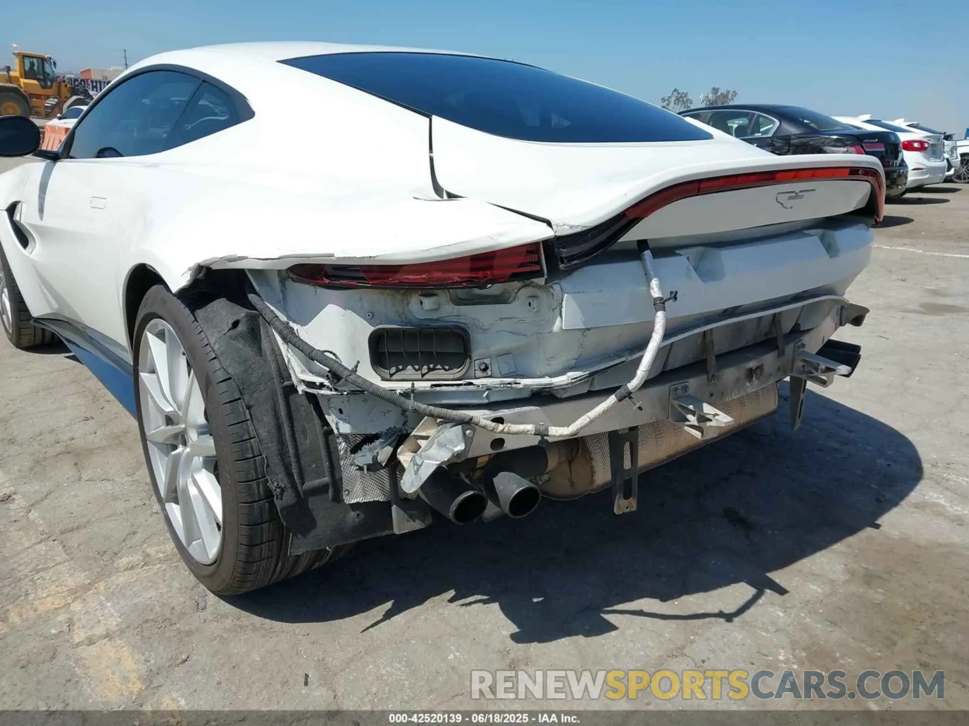 6 fotografías del automóvil dañado SCFSMGAW6LGN03294 ASTON MARTIN VANTAGE 2020