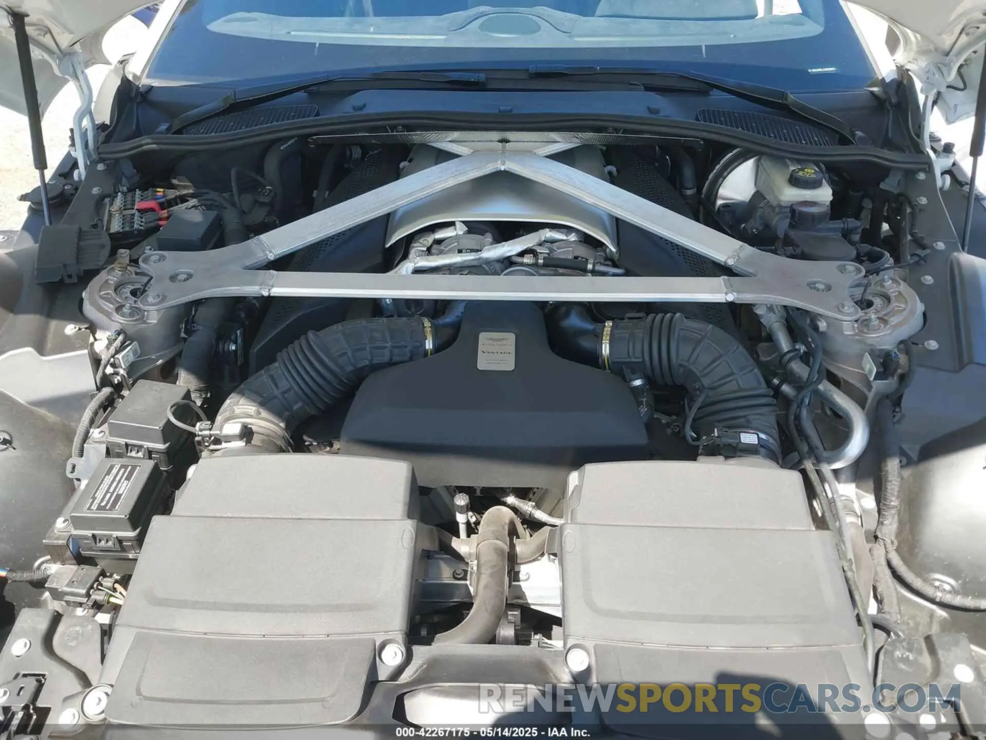 10 fotografías del automóvil dañado SCFSMGAW9LGN02883 ASTON MARTIN VANTAGE 2020